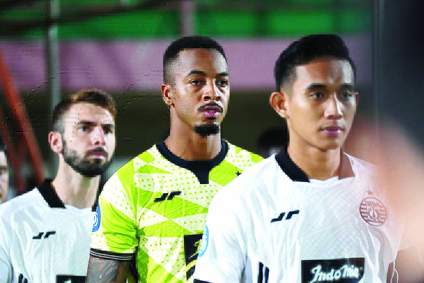 PILAR PENTING: Carlos Eduardo (tengah) menambah kekuatan di sektor penjaga gawang Persija Jakarta. (MEDIA PERSIJA UNTUK JAWA POS)