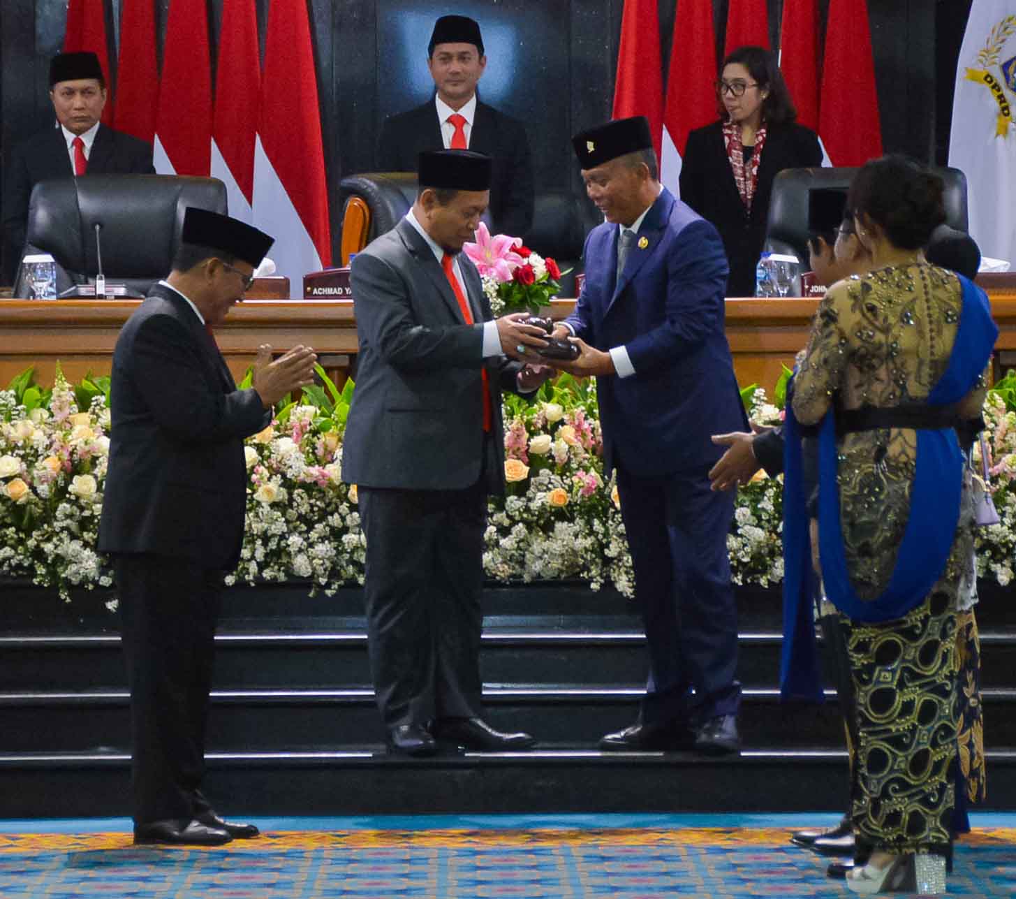 Ketua DPRD DKI Jakarta periode 2019-2024 Prasetyo Edi Marsudi (kanan) setelah memimpin Rapat Paripurna pelantikan Anggota DPRD Periode 2024-2029, Senin (26/8). (Istimewa)