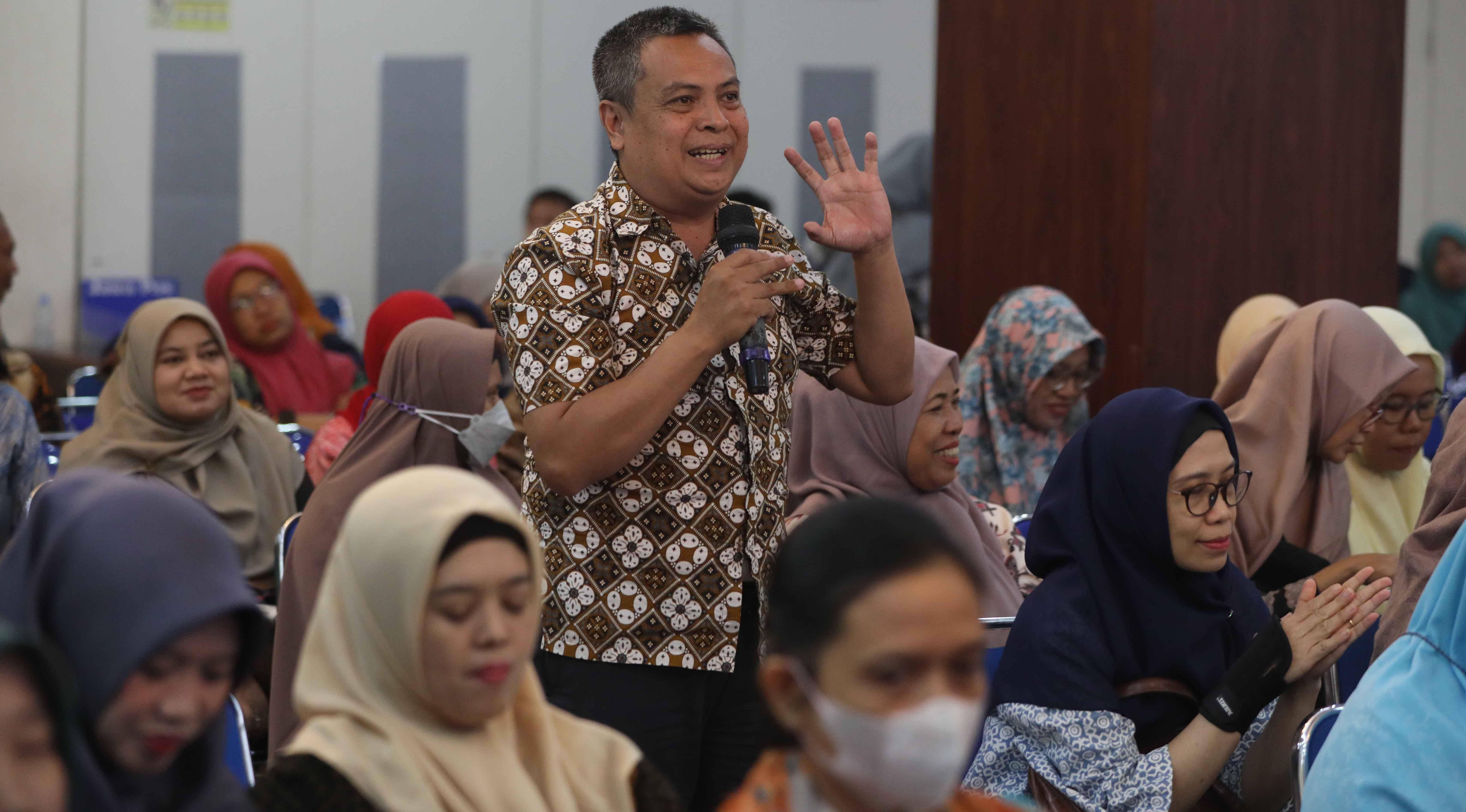 Para pelaku UMKM di Kota Depok mengikuti Festival Literasi Cakap Ekonomi 2024. (Salman Toyibi/Jawa Pos)