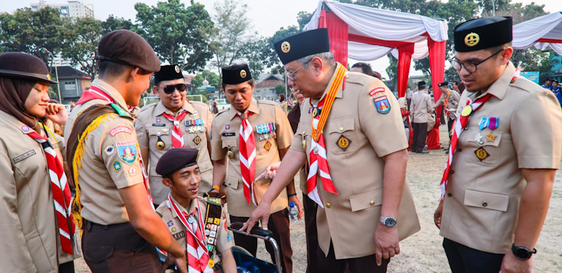 GERAKAN PRAMUKA: Wali Kota Tangsel Benyamin Davnie (dua dari kanan) dan Wakil Wali Kota Tangsel Pilar Saga Ichsan dalam satu seremonial di Kwarcab Tangerang Selatan.  (ILUSTRASI: KWARCAB TANGSEL)