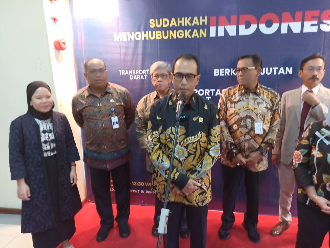 TINGKATKAN TRANSPORTASI DARAT: Menteri Perhubungan (Menhub) Republik Indonesia, Budi Karya Sumadi usai menghadiri kegiatan seminar yang digelar kampus tersebut.