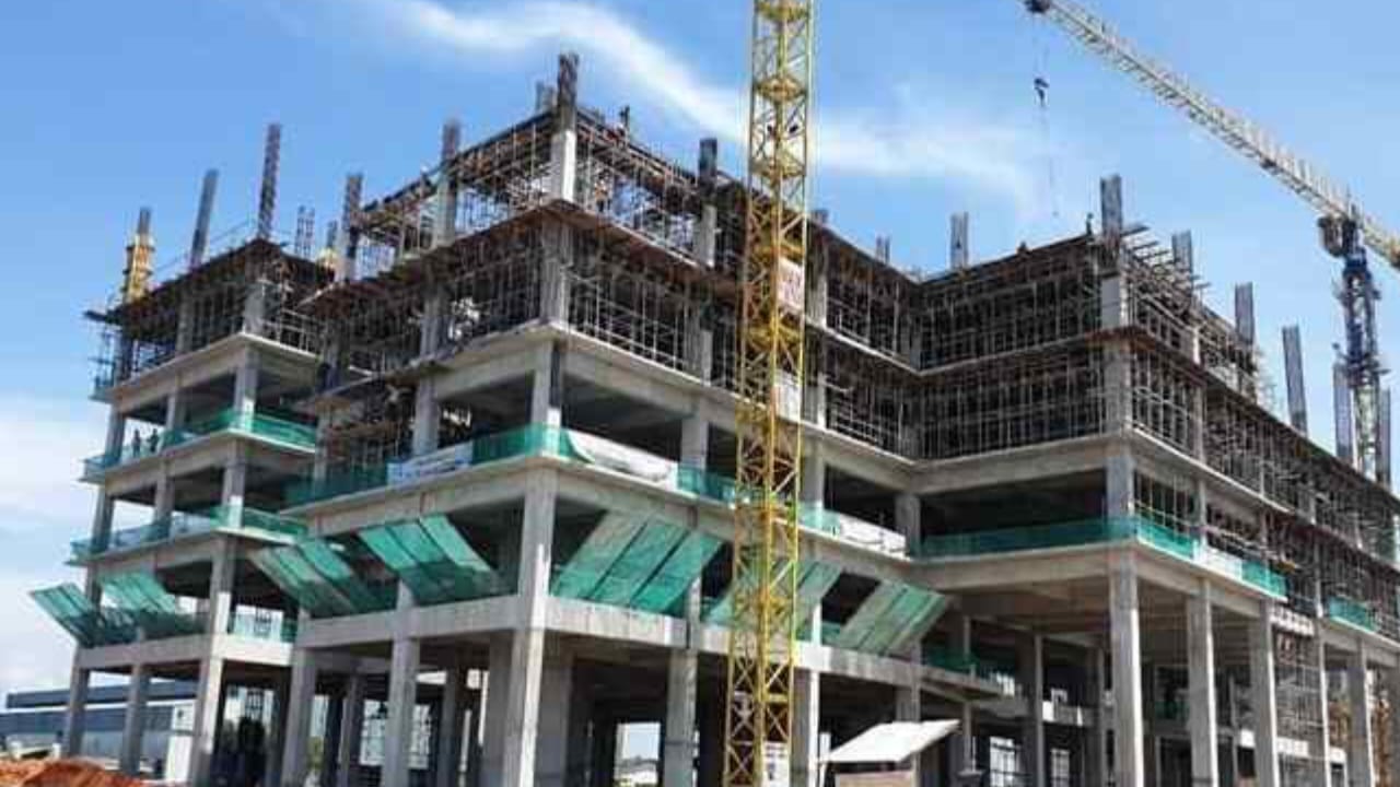 Pembangunan Gedung Kedubes India setinggi 18 lantai  masih berlangsung.