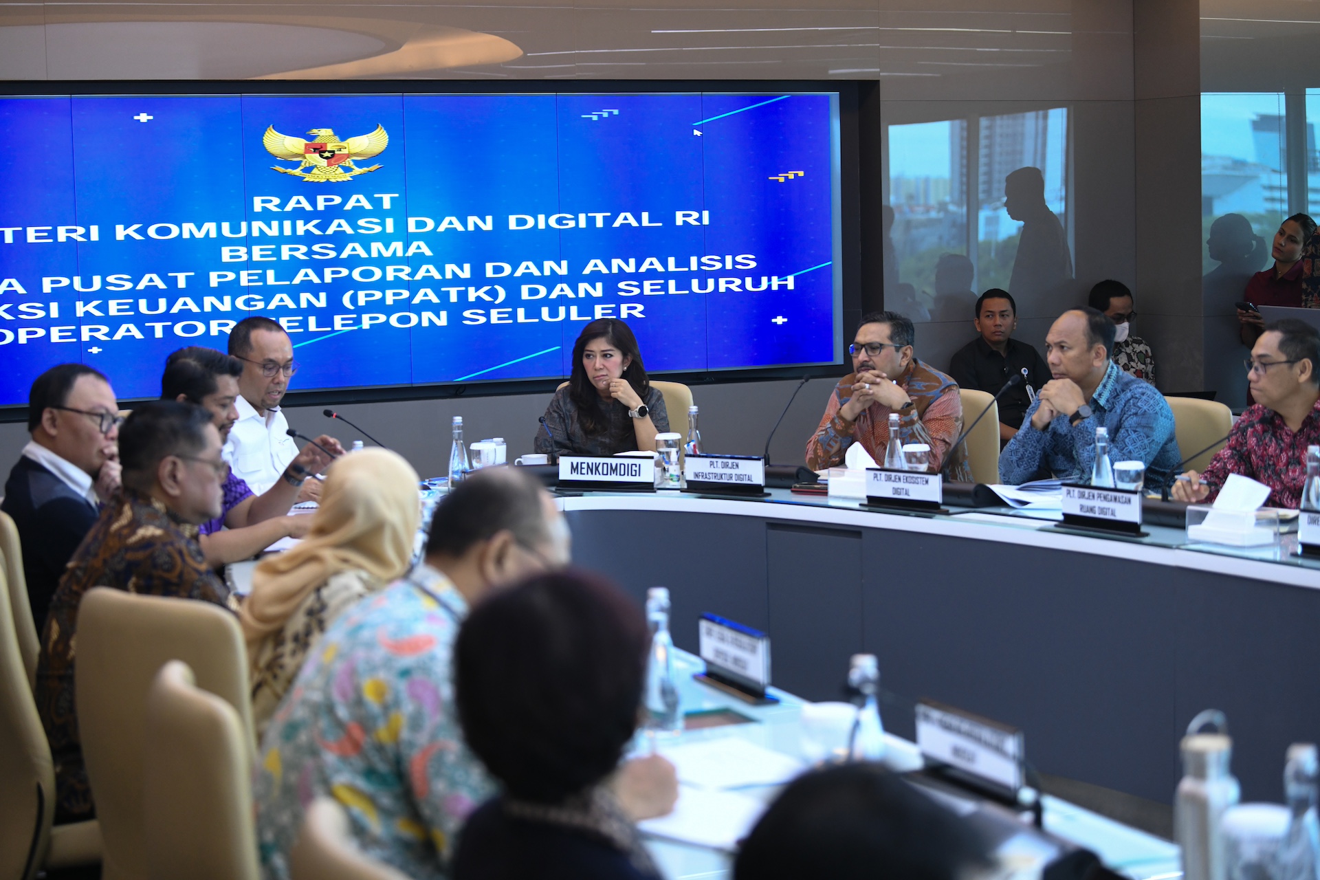 Gempur Judi Online, Menkomdigi Meutya Hafid Minta Operator Awasi dan Batasi Transfer Pulsa