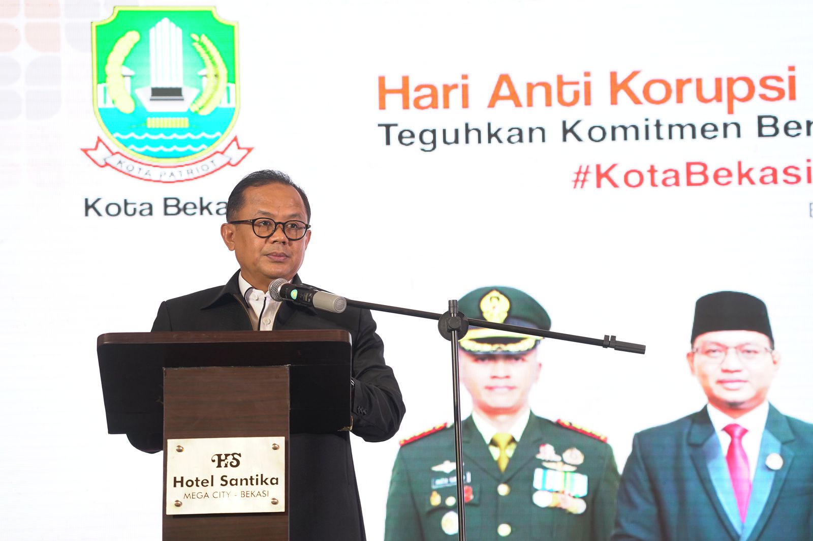 Pj. Wali Kota Bekasi Gani Muhamad menggelar sosialisasi antikorupsi di Ball Room Hotel Santika, belum lama ini.
