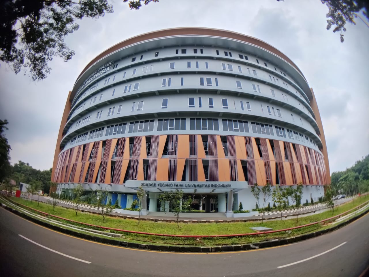 Tampak Luar gedung baru UI.