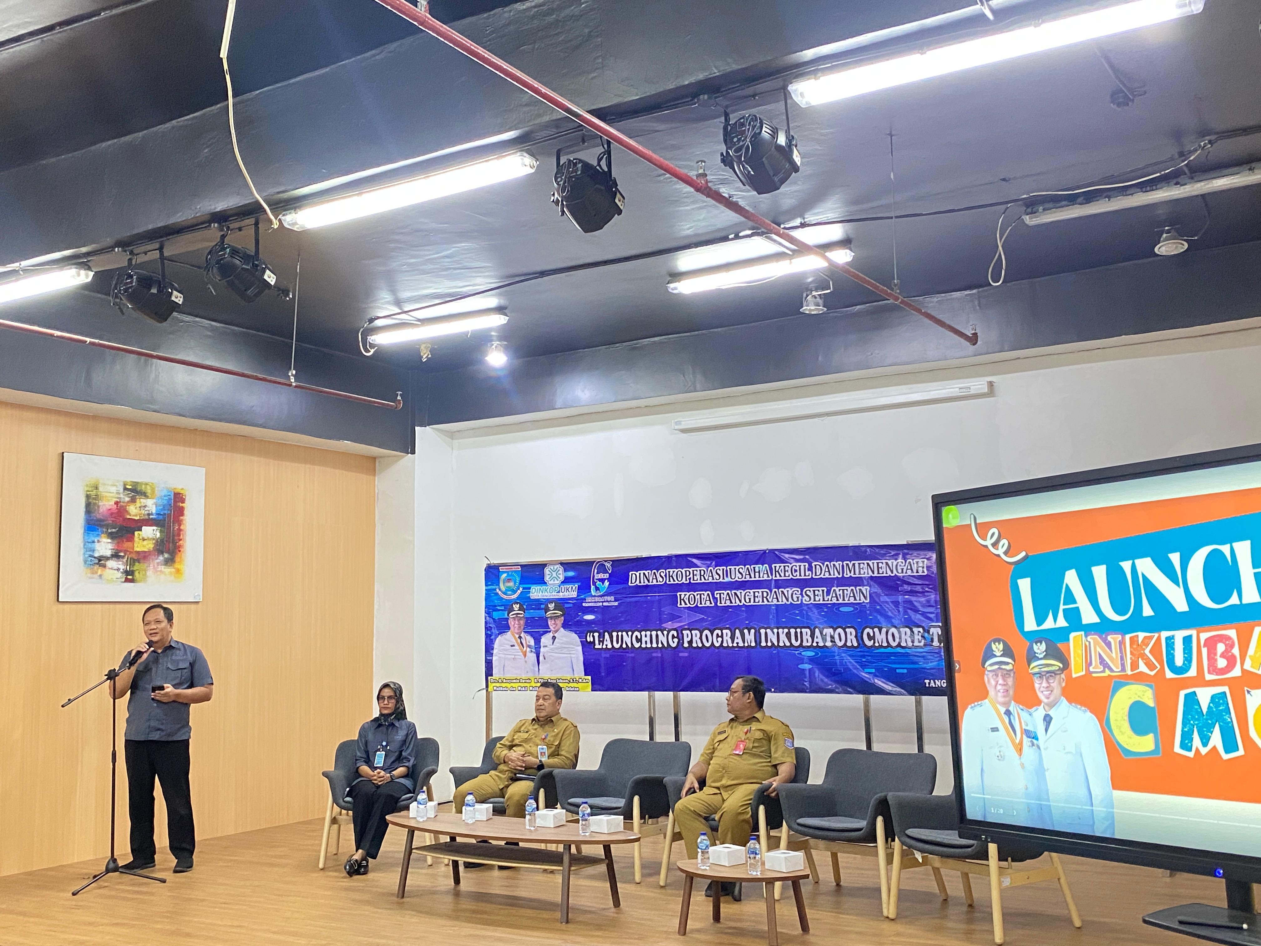 Launching Inkubator CMORE Tangsel dikemas dengan acara talkshow di Gedung Galeri Koperasi dan UKM Kota Tangsel, Serpong, Senin (20/1).