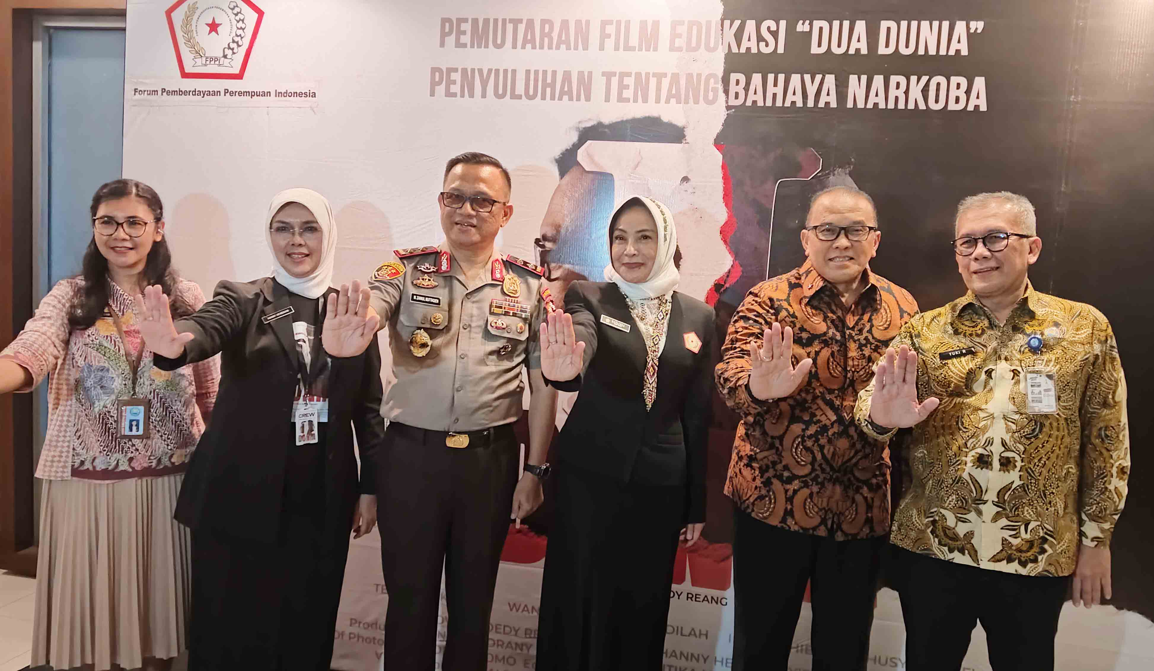 Edukasi Masyarakat Terkait Bahaya Narkoba lewat Film Dua Dunia