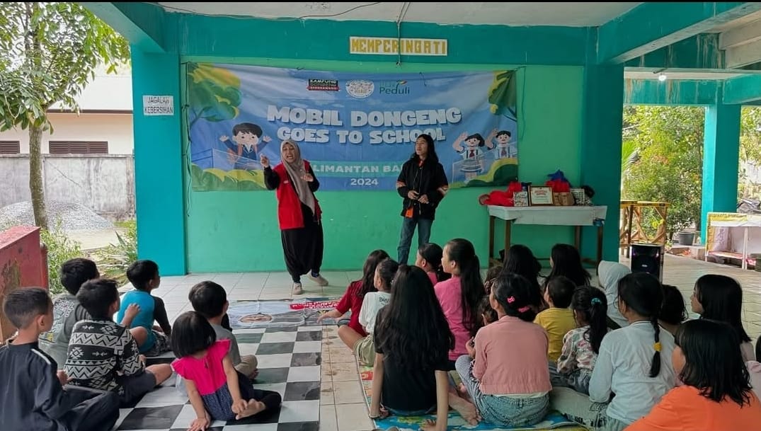 Penghuni rusunawa mengikuti Gerakan Literasi Jakarta 2025 di Rusunawa Penggilingan.