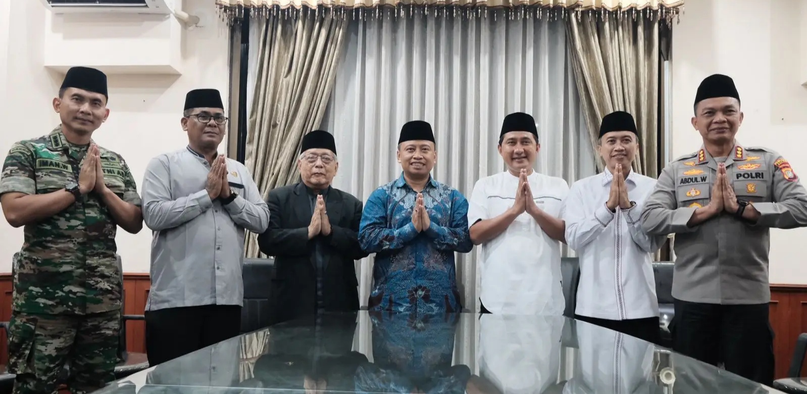 Forkopimda Depok menggelar konferensi pers untuk membentuk tim patroli.