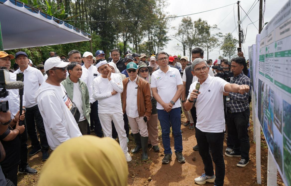 Para tokoh hadir dalam penanaman pohon Reforestasi Puncak Bogor, di antaranya Menteri Kehutanan Rajajuli Antoni, Gubernur Jabar Dedi Mulyadi, Direksi PTPN I, serta Direksi Perhutani.