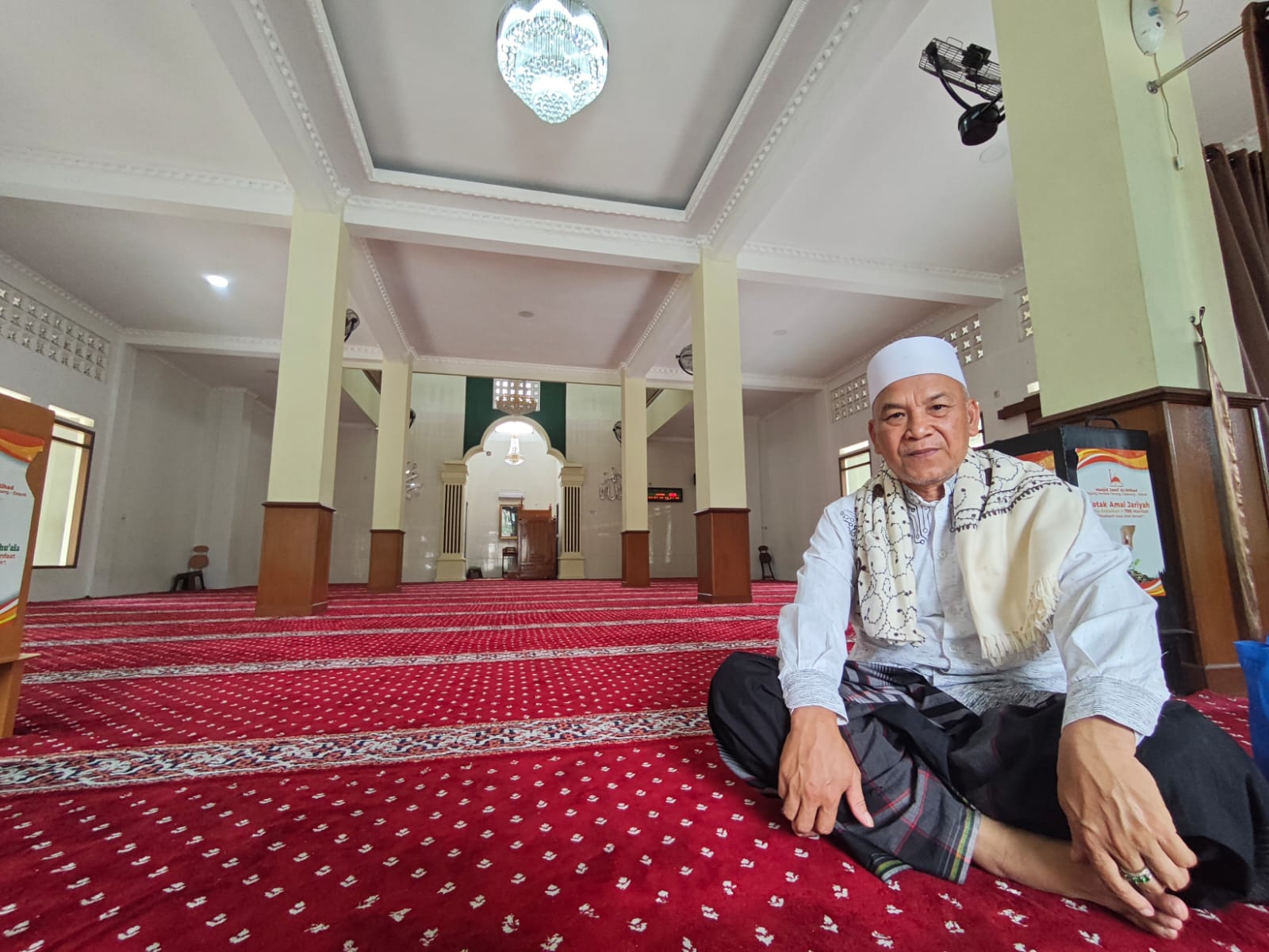 JAGA SEJARAH: H. Rusli Widya Permana, tokoh agama setempat mengatakan bahwa masjid itu dibangun pada abad ke-19.