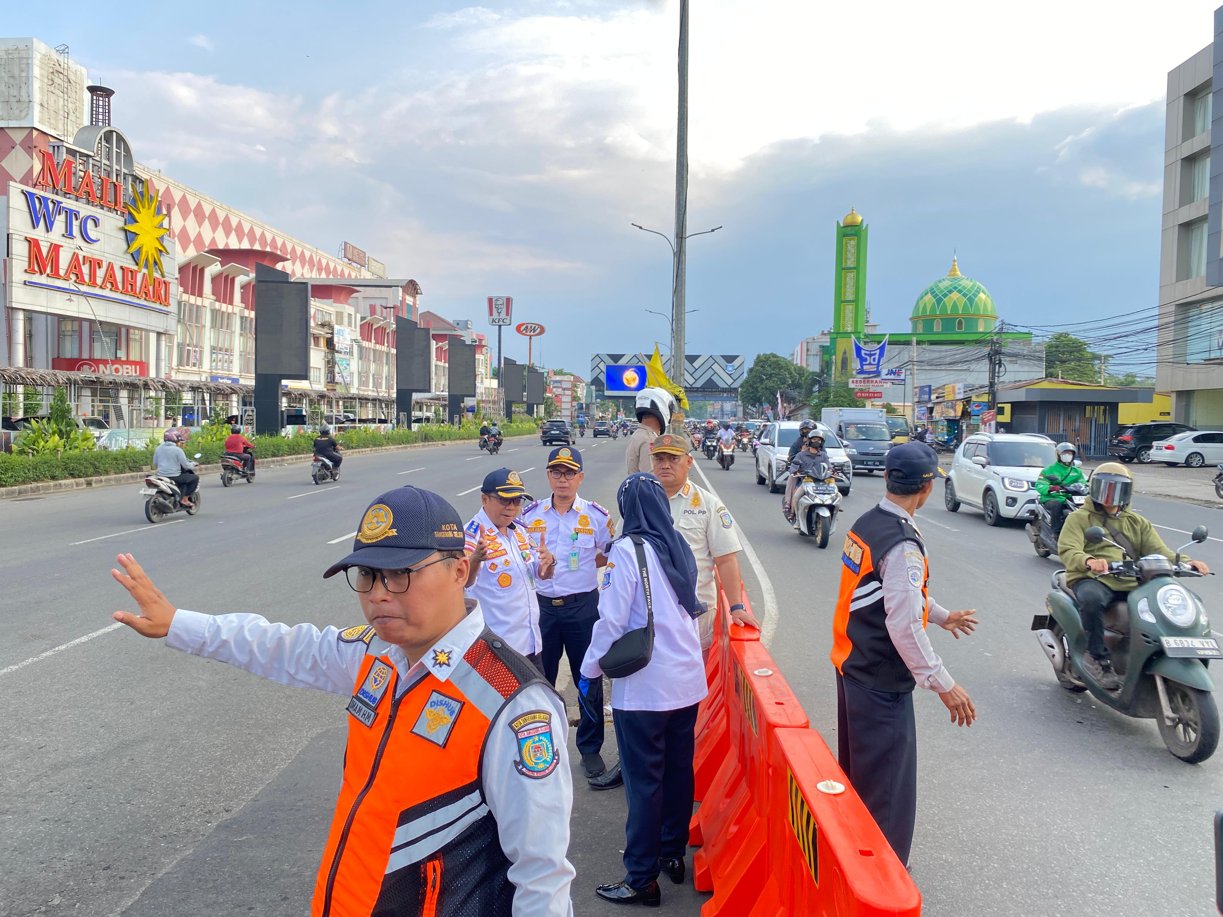 Bangun U-turn untuk Atasi Macet di Jalan Raya Serpong