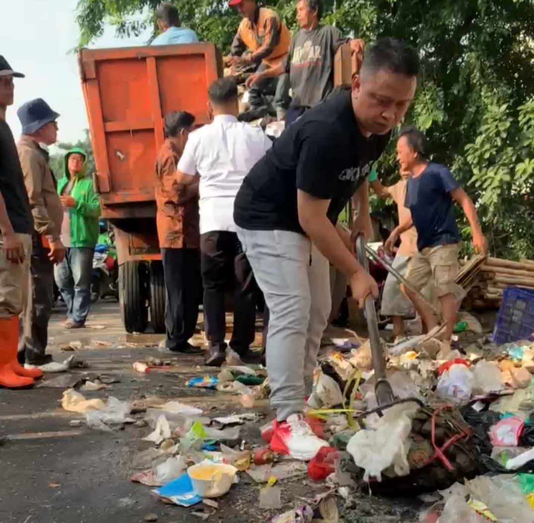 Wali Kota Depok Tutup TPS Liar di Jalan Raya Bogor