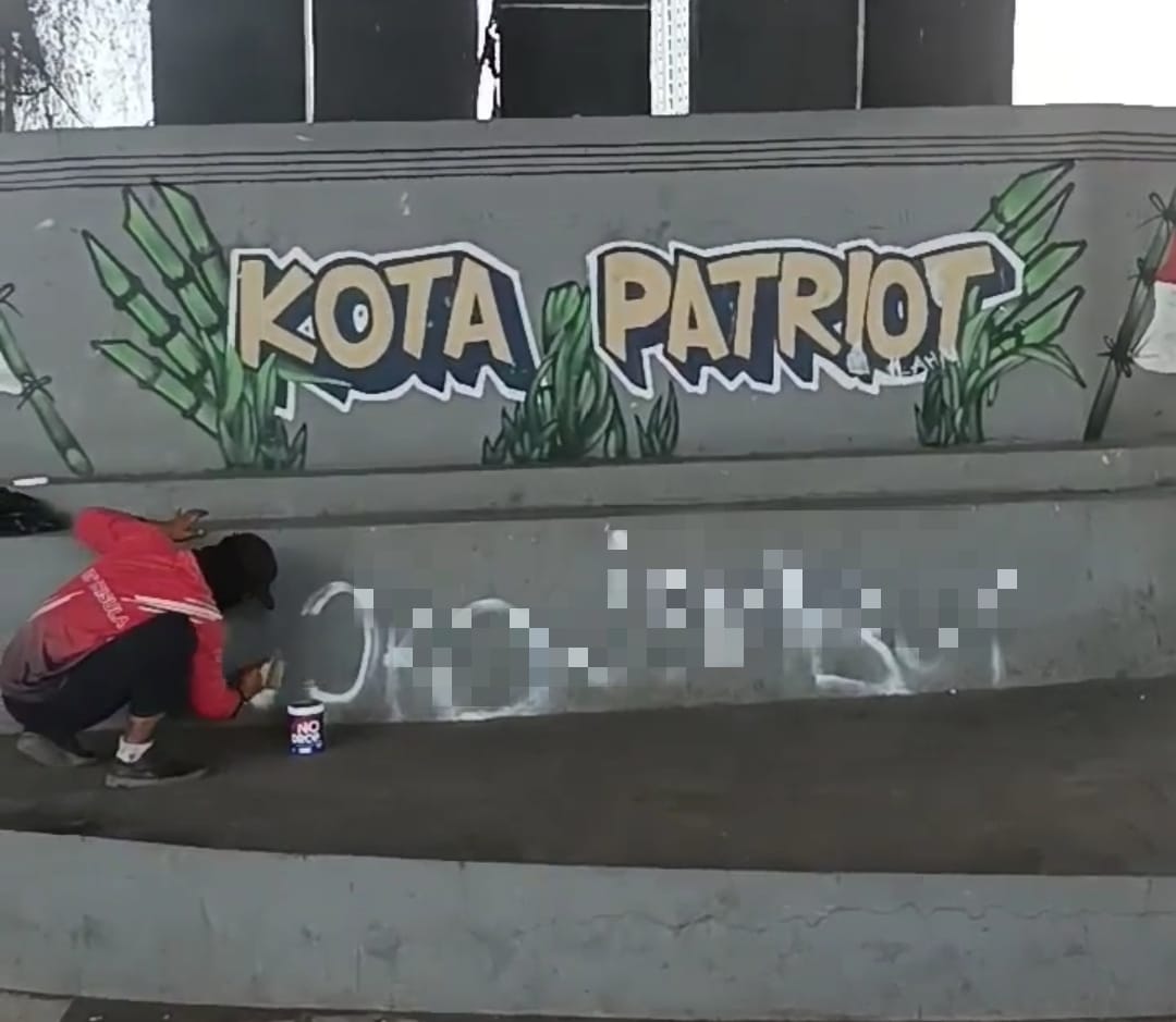 Tugu Bambu Kota Bekasi Jadi Sasaran Vandalisme