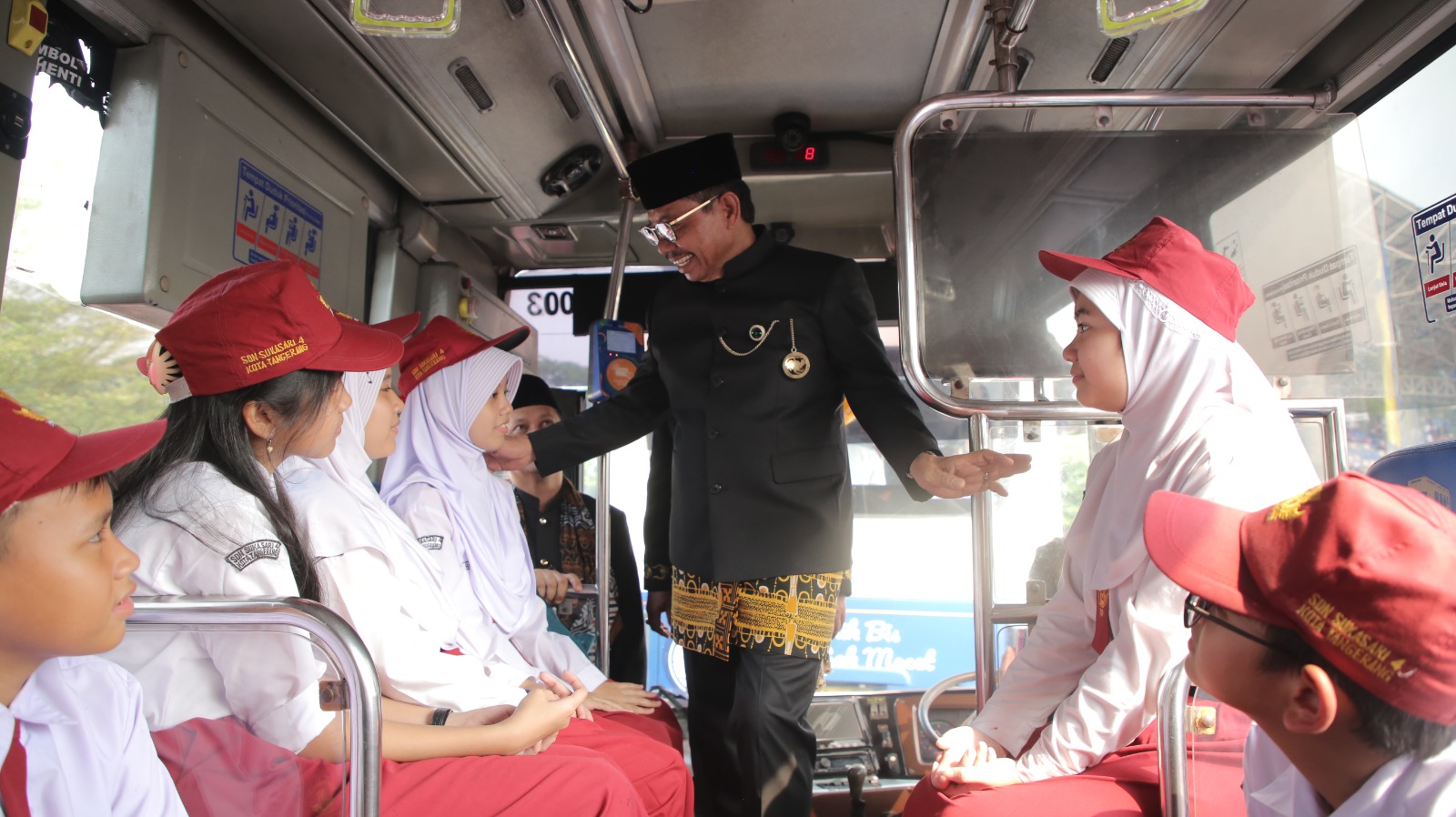 Wali Kota Tangerang Sachrudin Gratiskan Angkutan untuk Pelajar