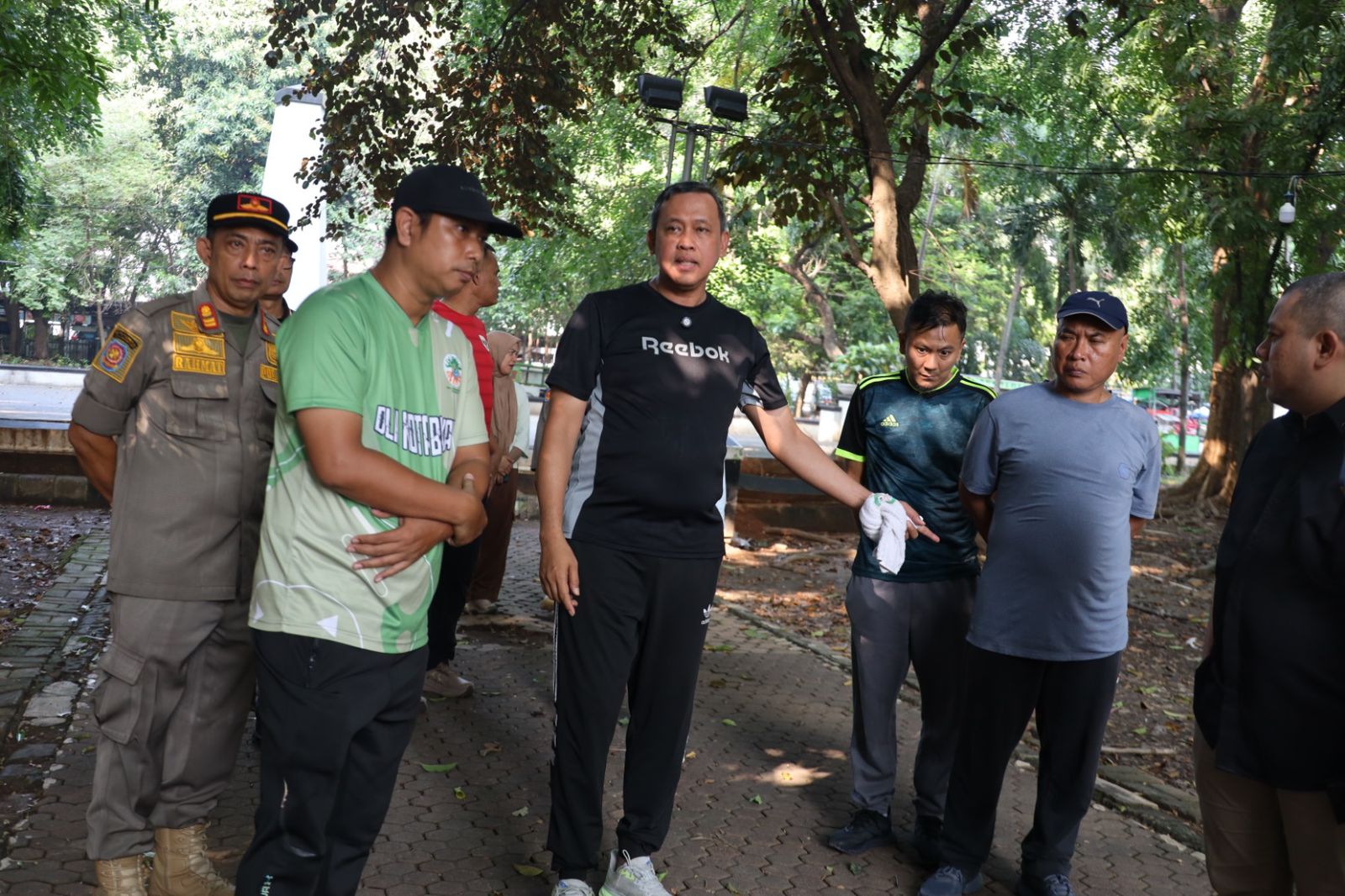 Wali Kota Bekasi Tri Adhianto Tertibkan Kawasan Hutan Kota yang Dikuasai PKL