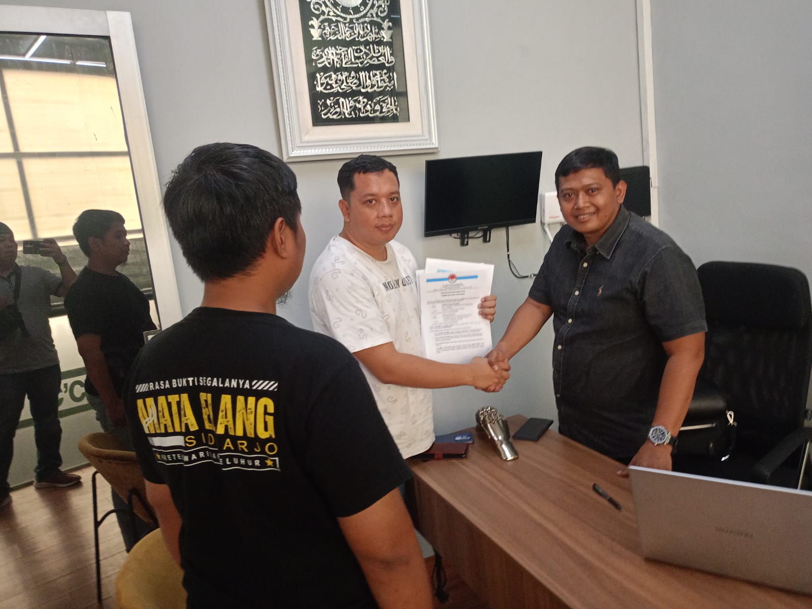 CV Mata Elang Sidoarjo-PT Tanjung Emas Nusantara.