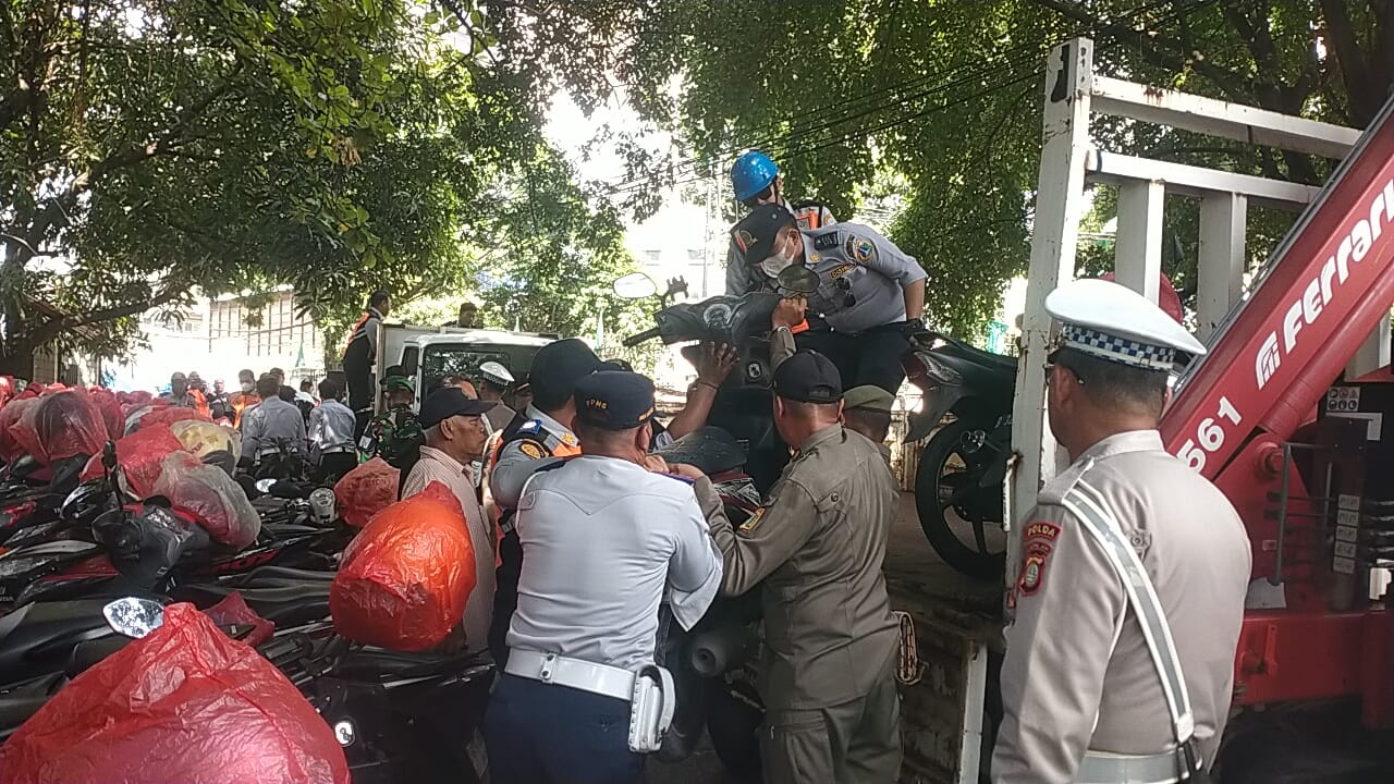 Dishub Gelar Operasi Parkir Liar di Wilayah Jaksel, 24 Kendaraan Diangkut Paksa