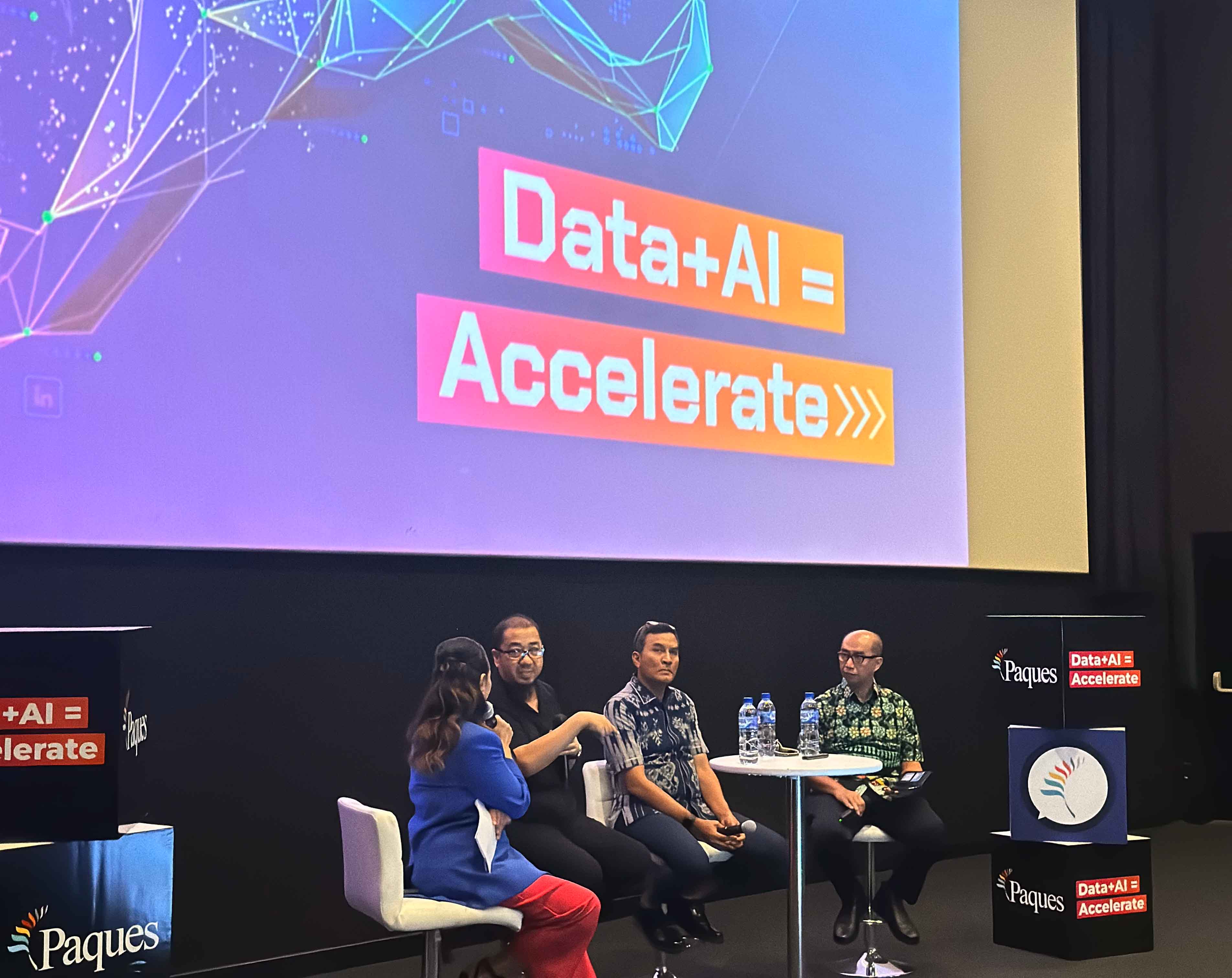 talkshow dalam acara peluncuran rangkaian produk Paques dengan kapabilitas AI.