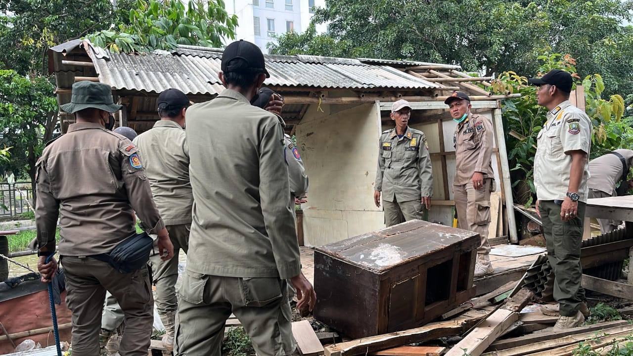 Ingin Kembalikan Fungsi Lahan, Ini Camat di Kota Bekasi yang Tertibkan Bangunan Liar