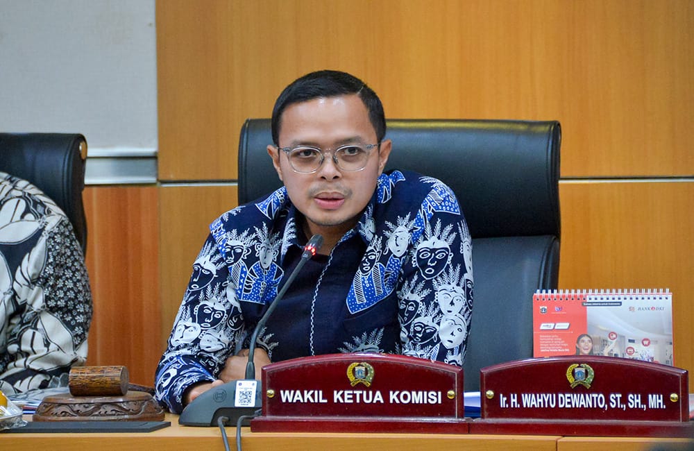 Wakil Ketua Komisi B DPRD DKI Jakarta Wahyu Dewanto membahas pelayanan subsidi pangan dan transportasi pada APBD perubahan.