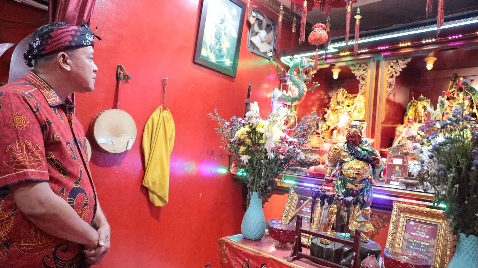 Wali Kota Bekasi Tri Adhianto setelah mengikuti pawai kirab budaya Klenteng Bu An Kiong yang berlangsung meriah di kawasan Bekasi Timur.