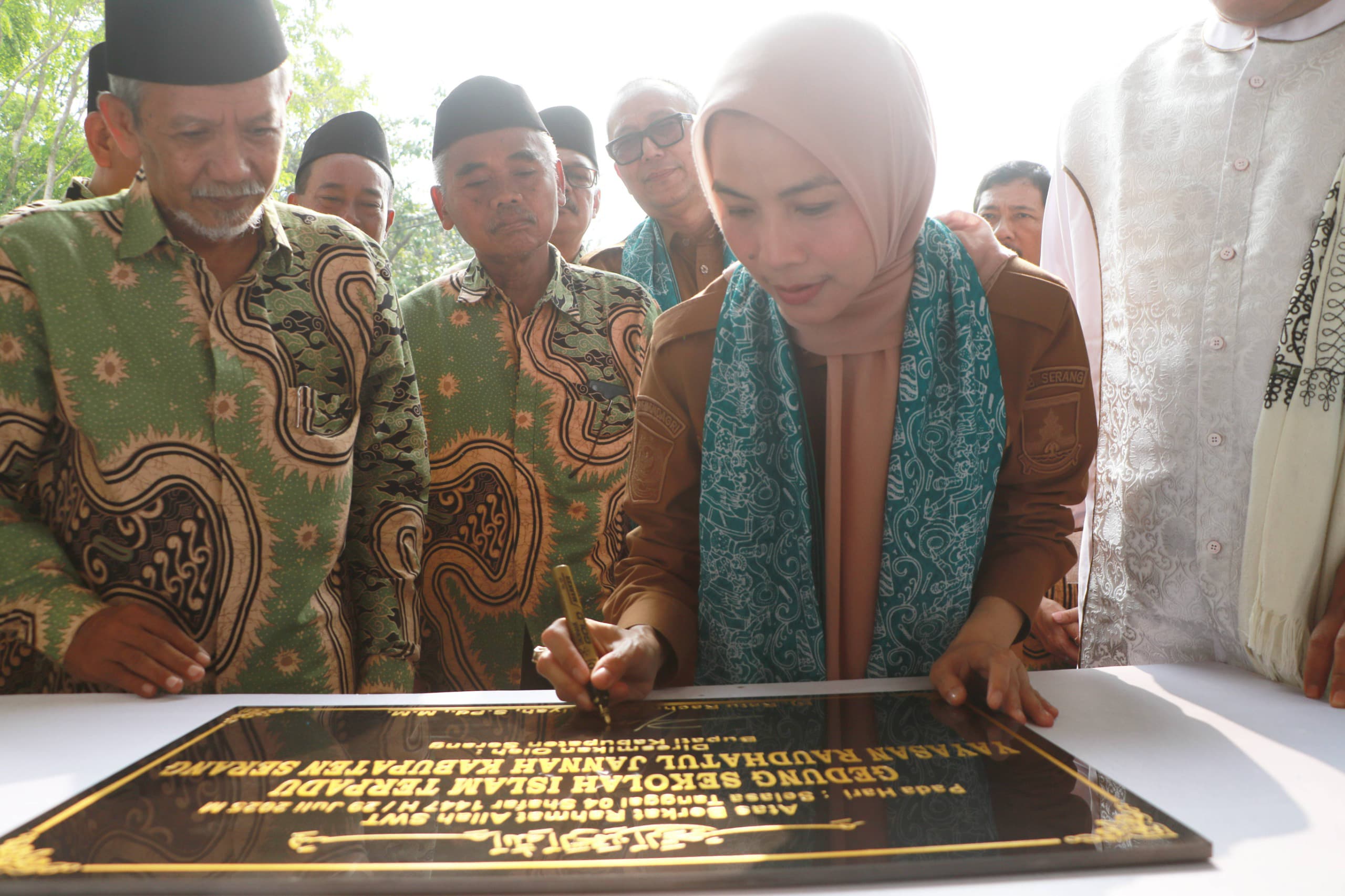 Perkuat Akses Pendidikan Berkualitas, Bupati Serang Resmikan SDIT dan SMPIT Raudhatul Jannah