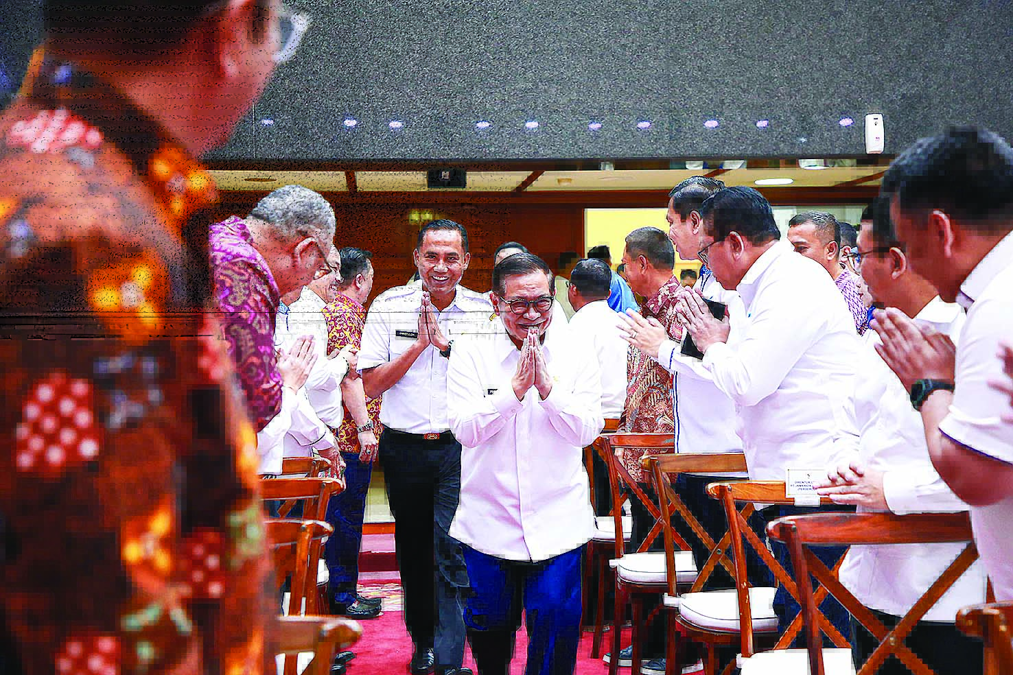 Gubernur DKI Jakarta Pramono Anung menghadiri penandatanganan pakta integritas dan KPI oleh jajaran direksi dan komisaris BUMD Jakarta di Balai Agung, Balai Kota Jakarta, Rabu (6/8).
