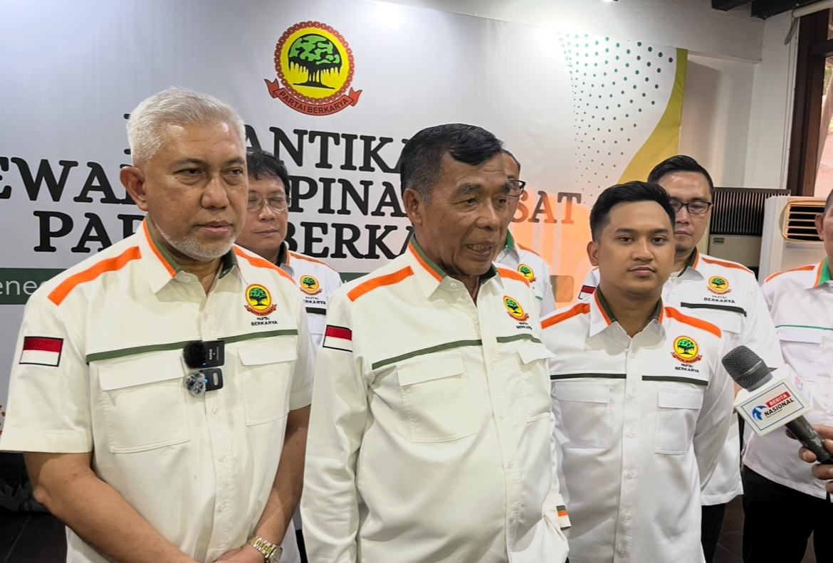 Ketua Umum DPP Partai Berkarya, MayjenTNI (Purn) Muchdi PR (tengah).