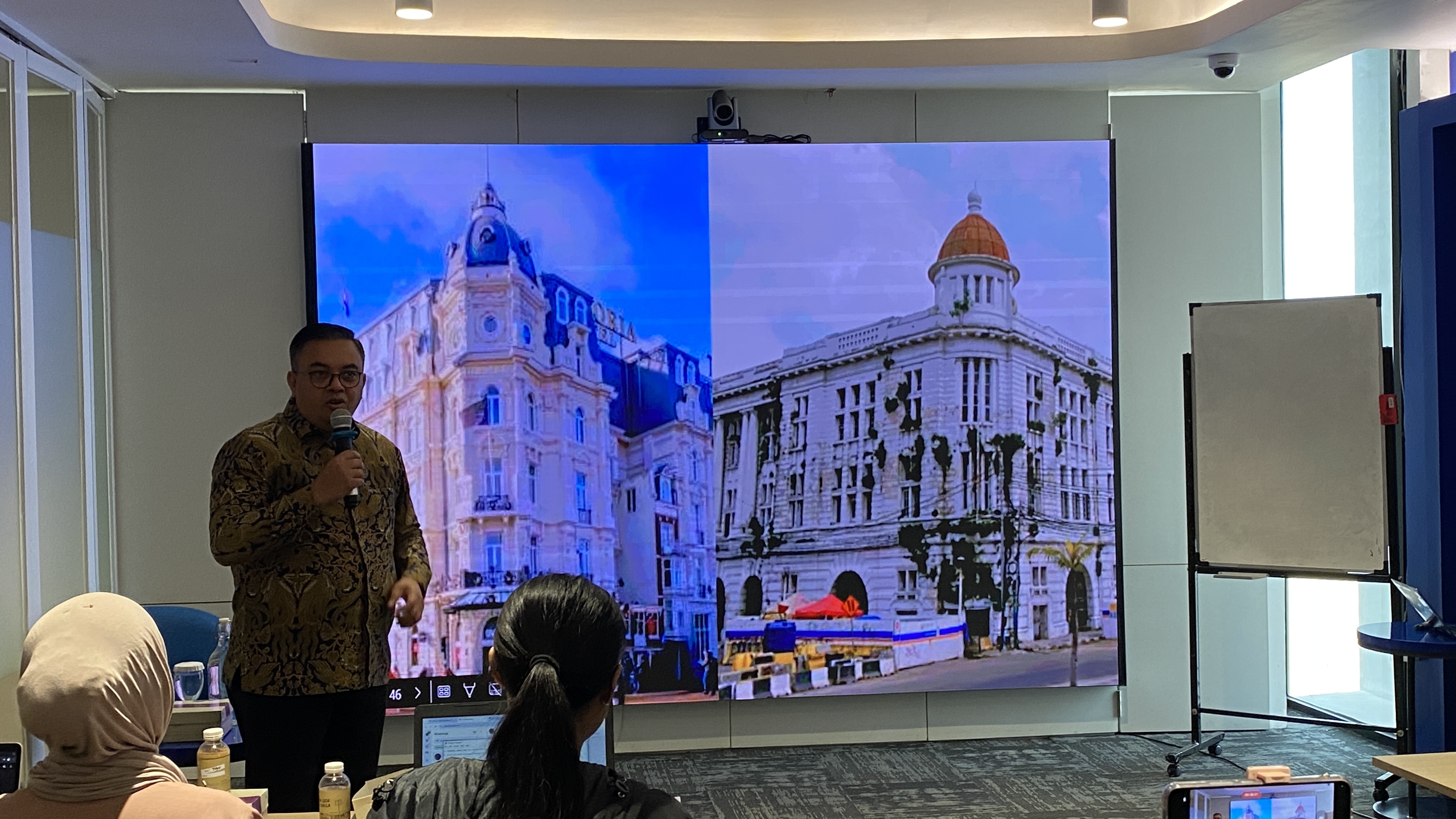 Direktur Pengembangan Bisnis PT MRT Jakarta Farchad Mahfud menjelaskan bahwa gedung di Jalan Malaka, Kota Tua, bisa dikembangkan seperti Hotel Park Plaza Victoria Amsterdam, Belanda.