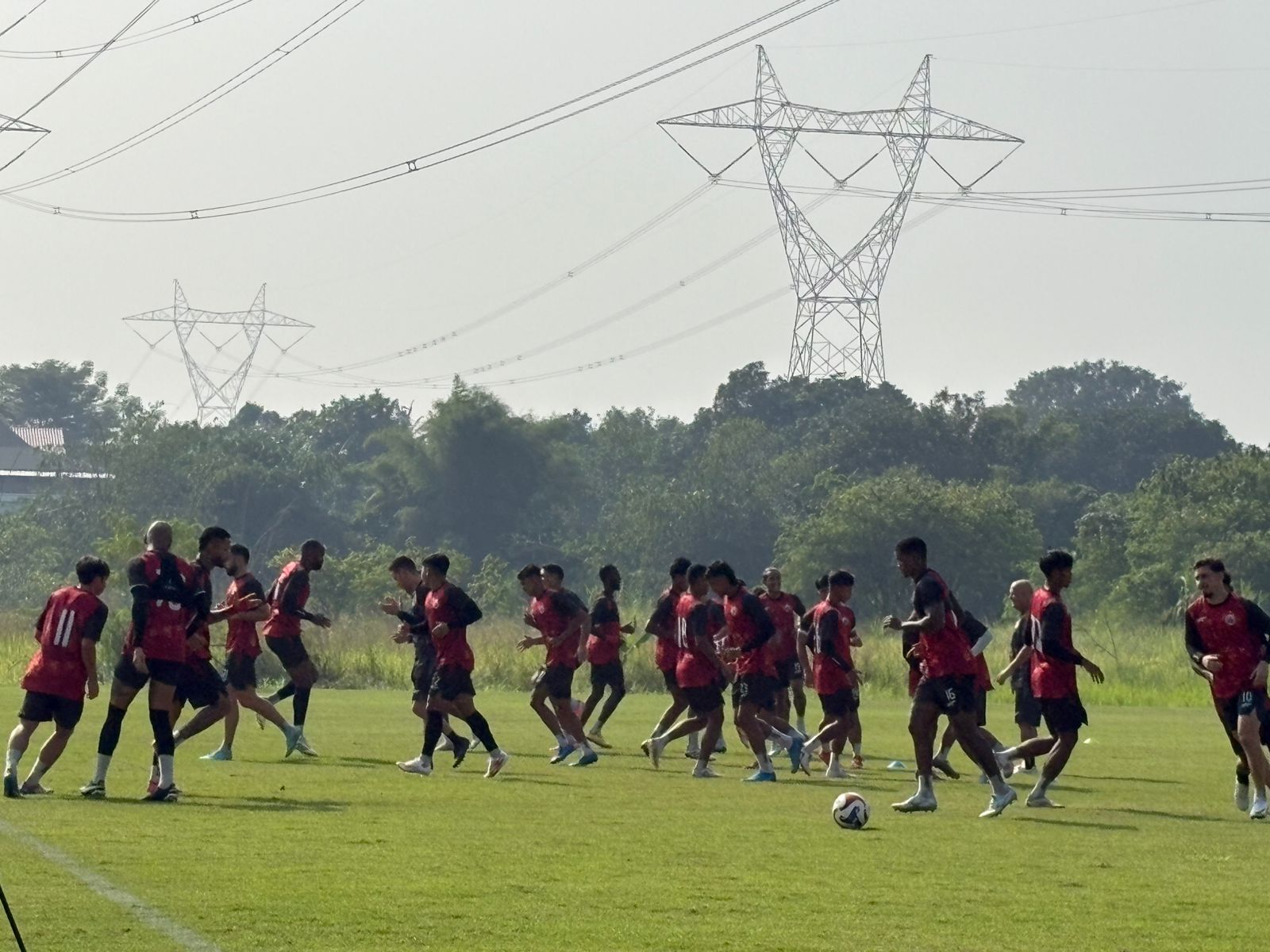 Skuad Persija menjalani latihan di Persija Training Center, Sawangan, Kota Depok.