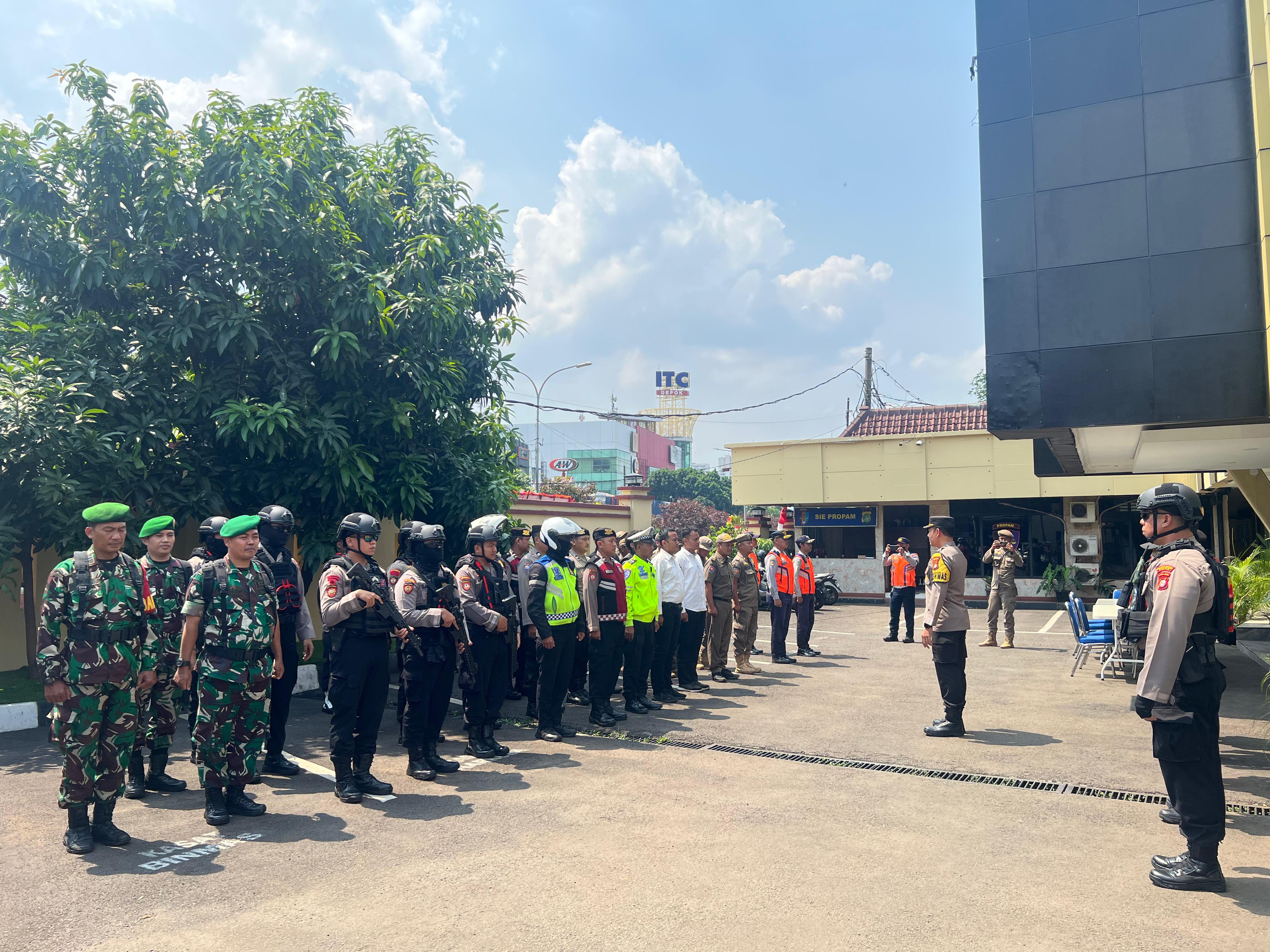 Polres Metro Depok bersama TNI dan Satpol PP Intensifkan Patroli Siang dan Malam Demi Keamanan Kota