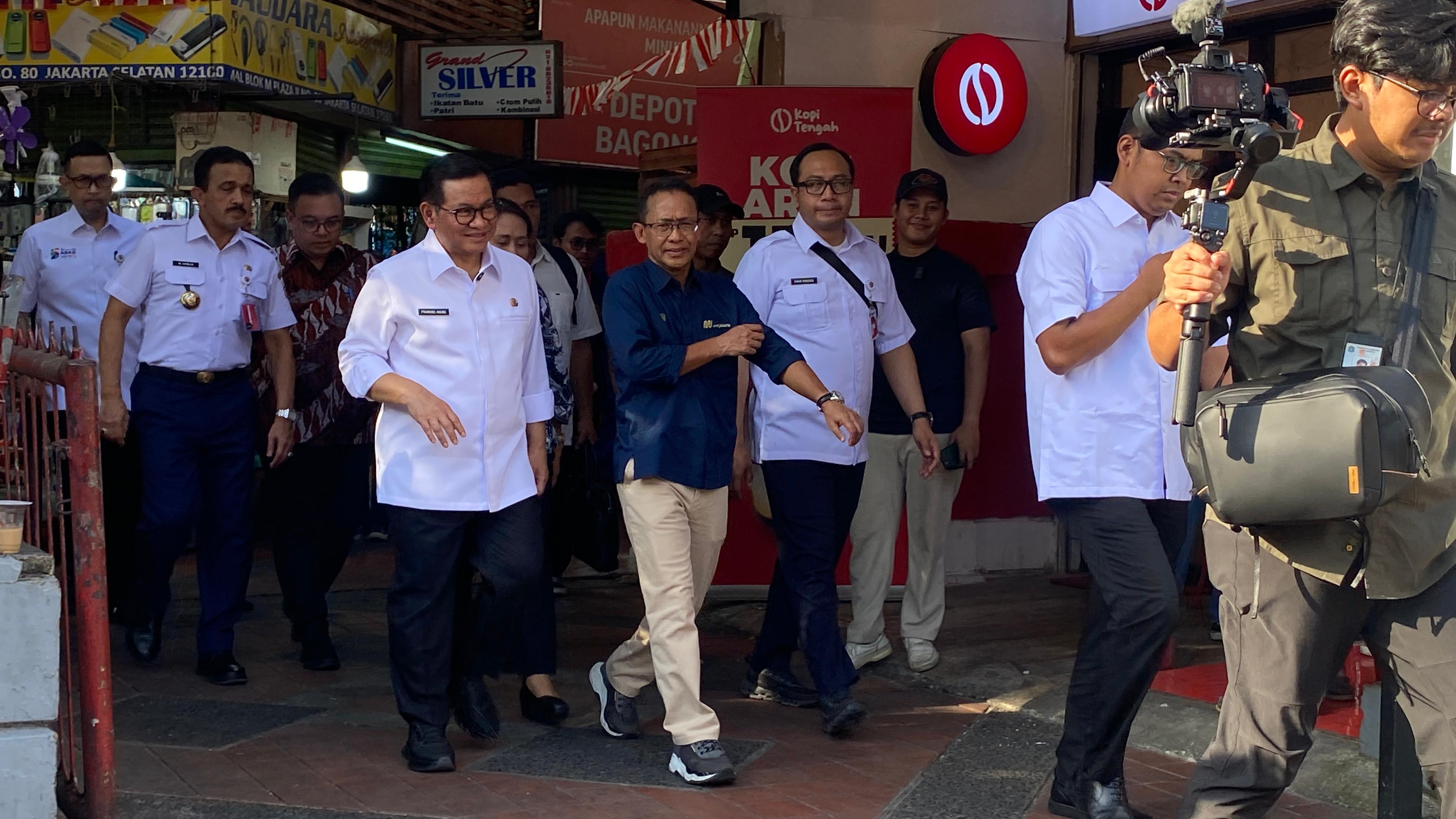 Tinjau Kios Plaza 2 Blok M, Pramono Anung Larang Koperasi Naikkan Biaya Sewa Melampaui Batas