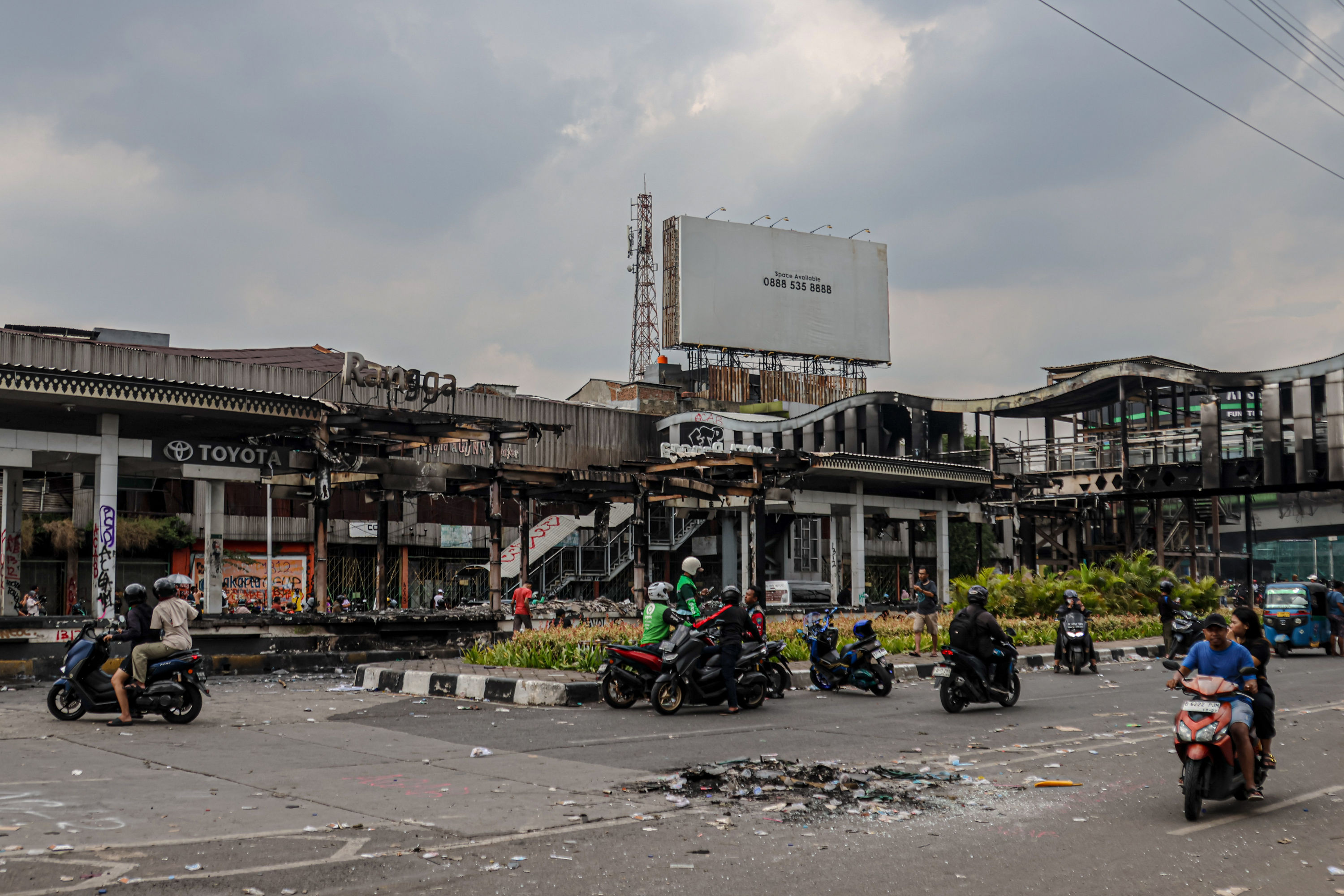 Pasca Kerusuhan Anarkisme, Pemprov DKI Perbaiki Kerusakan Fasilitas Publik Secara Bertahap