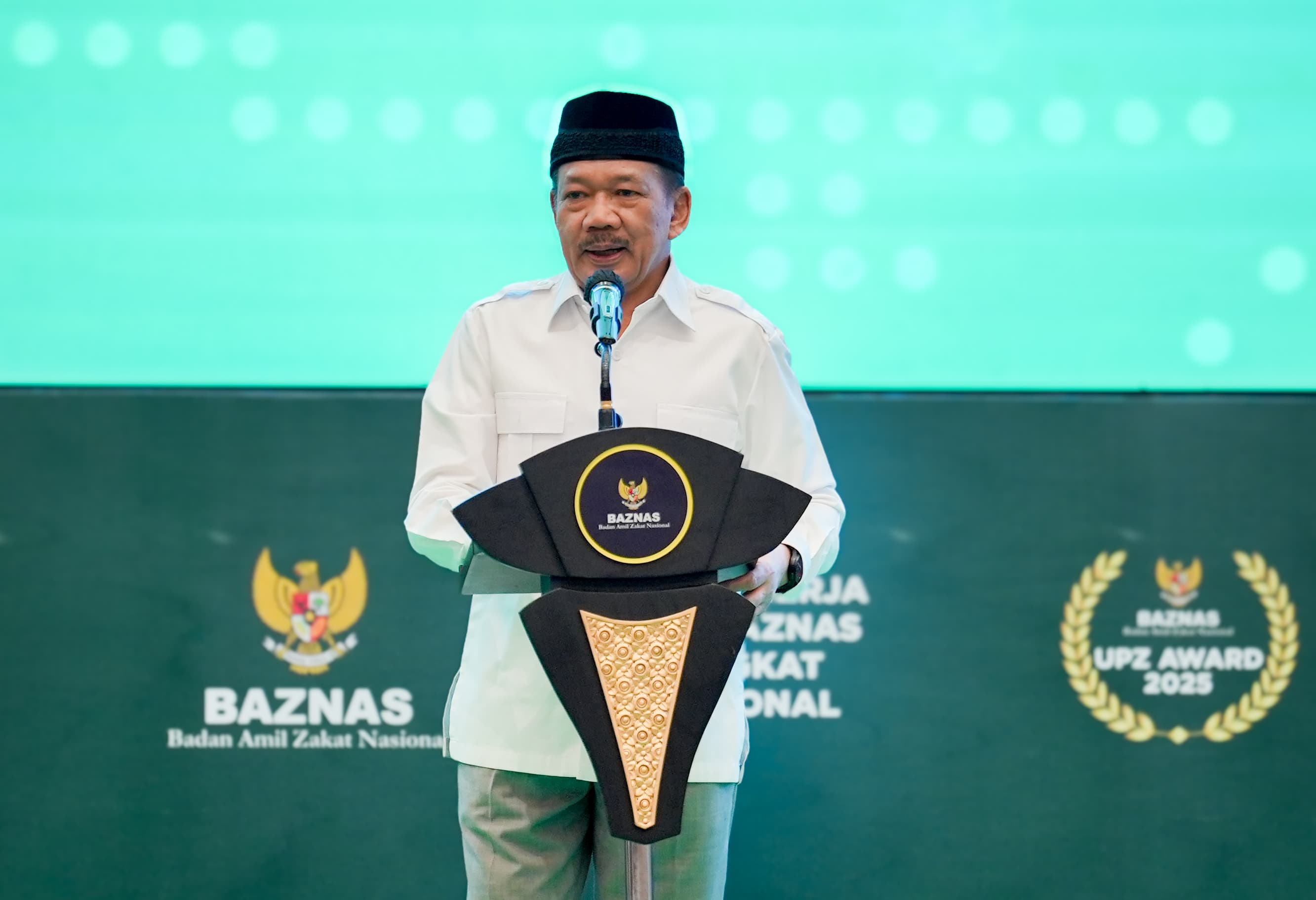 Ketua BAZNAS RI Prof. Dr. KH Noor Achmad MA memberikan sambutan.
