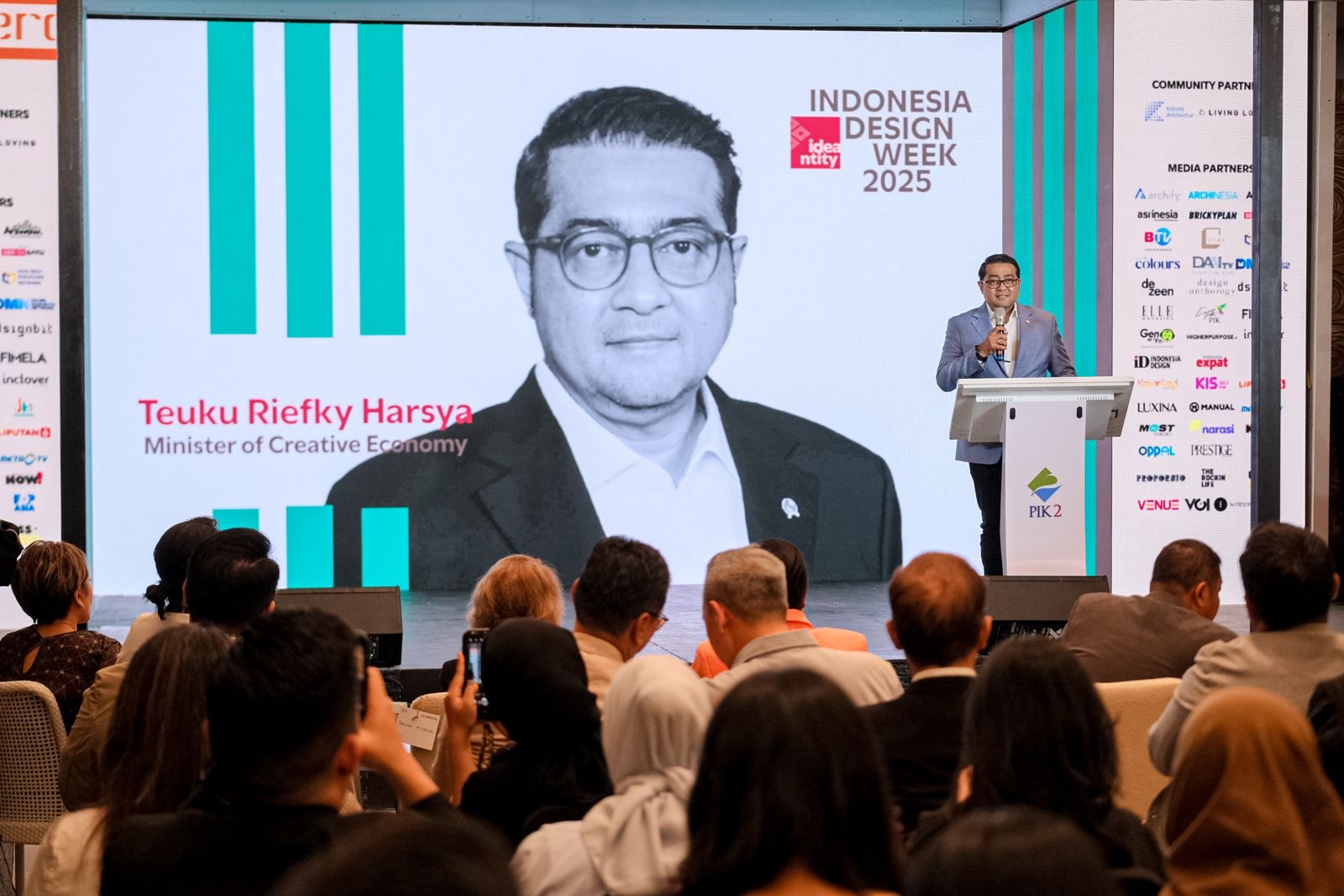 Buka IDW 2025, Menteri Ekraf: Industri Kreatif adalah Mesin Baru Pertumbuhan Ekonomi Indonesia