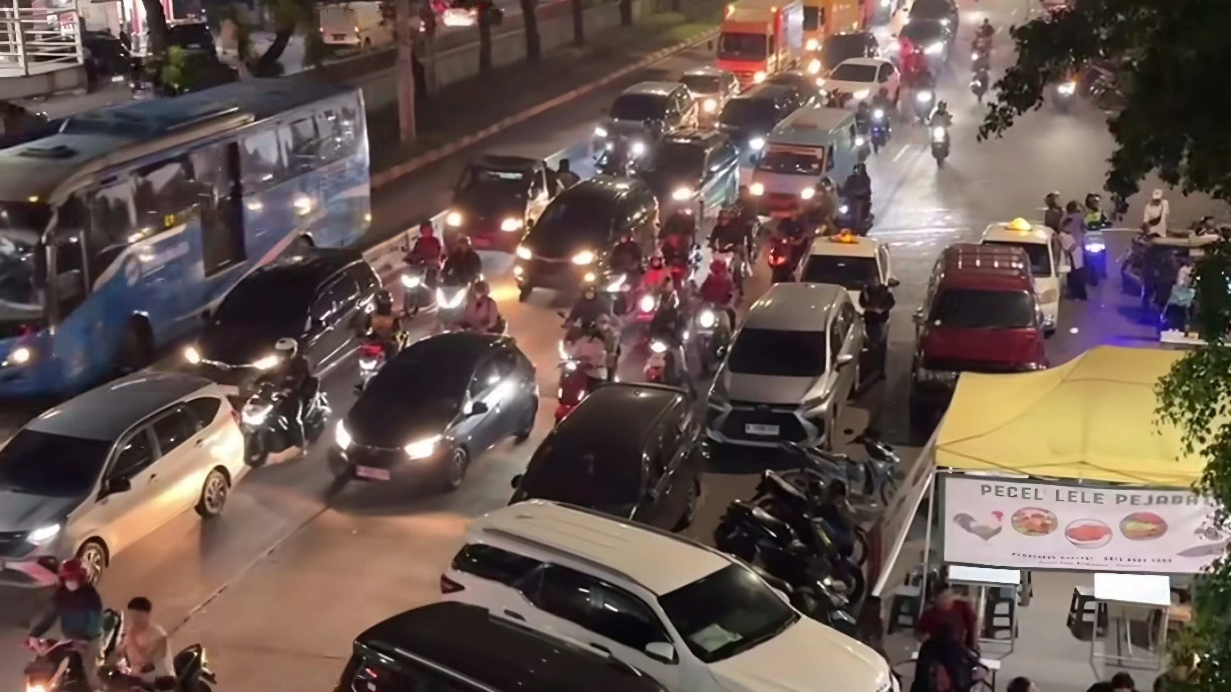 Dishub Jakarta Timur Atasi Parkir Liar dan Pedagang Kaki Lima di Jalan Mayjen Sutoyo
