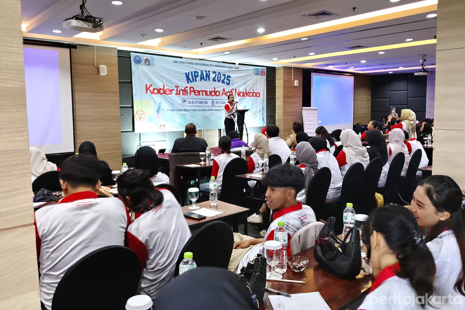Pemkot Jaktim memberikan pelatihan kepada generasi muda melalui kegiatan Kader Inti Pemuda Antinarkoba (KIPAN) untuk mencegah peredaran gelap narkoba di kalangan masyarakat.