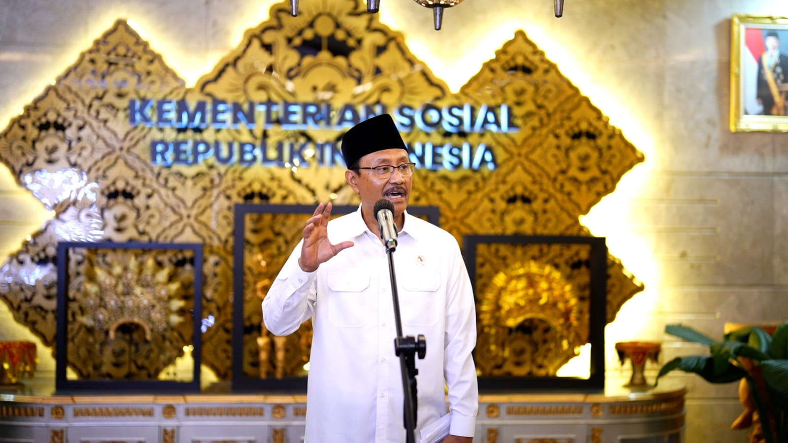 Gus Ipul Bebas Tugaskan Staf Ahli Menteri Tersangkut Korupsi
