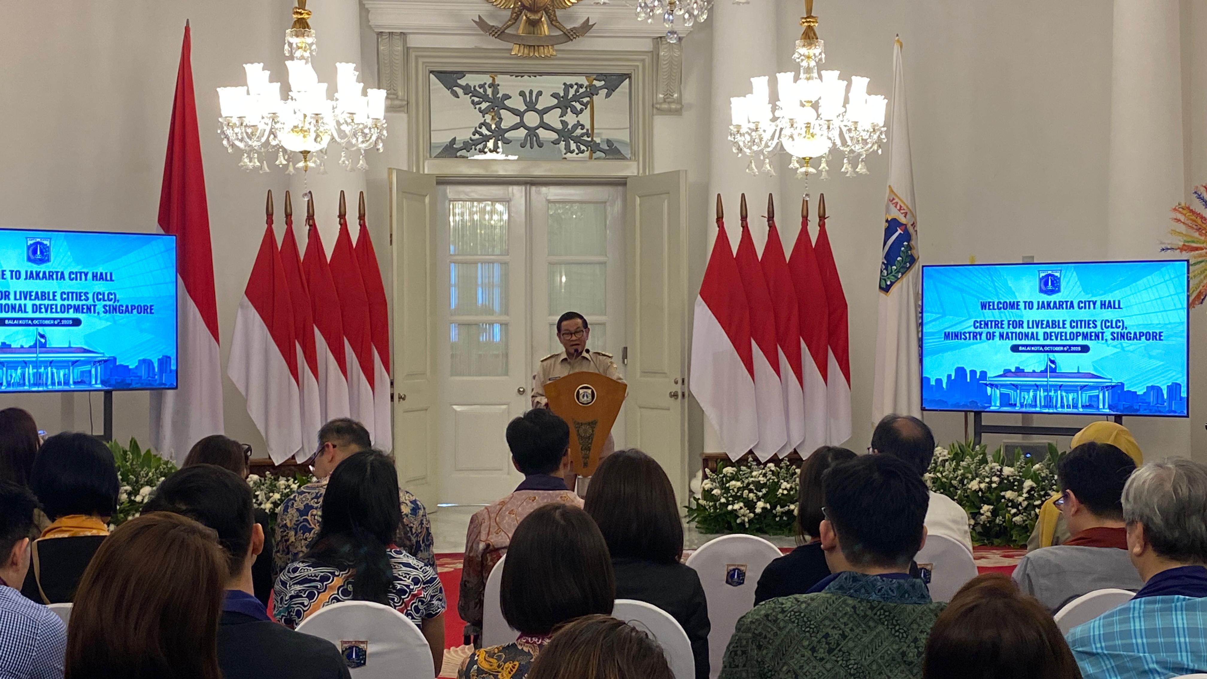 Gubernur DKI Jakarta Pramono Anung membahas langkah efisiensi yang akan dilaksanakan Pemprov DKI dalam rapat pimpinan Senin (6/10).
