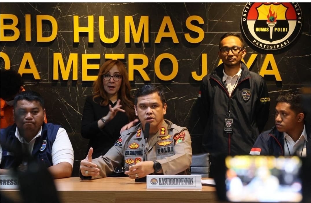 Kasubbid Penmas Humas Polda Metro Jaya AKBP Reonald Simanjuntak membahas hacker Bjorka di Mapolda Metro Jaya Senin (6/10).