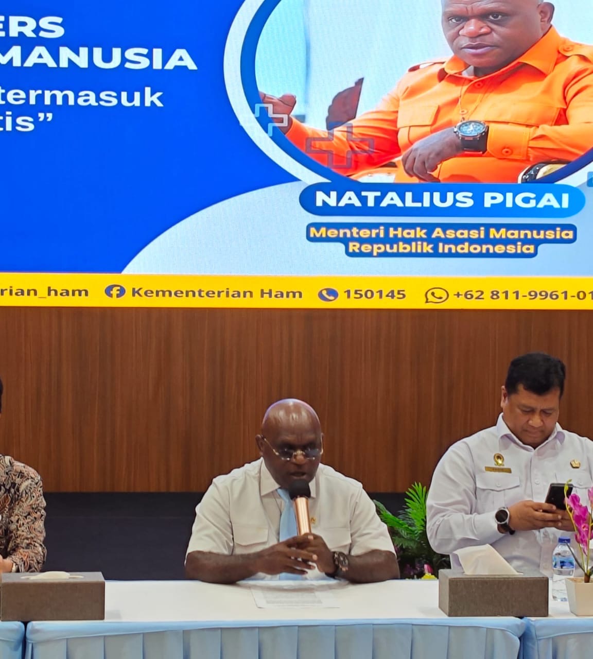 Menteri HAM Natalius Pigai mengimbau perusahaan melakukan penilaian mandiri melalui aplikasi PRISMA.