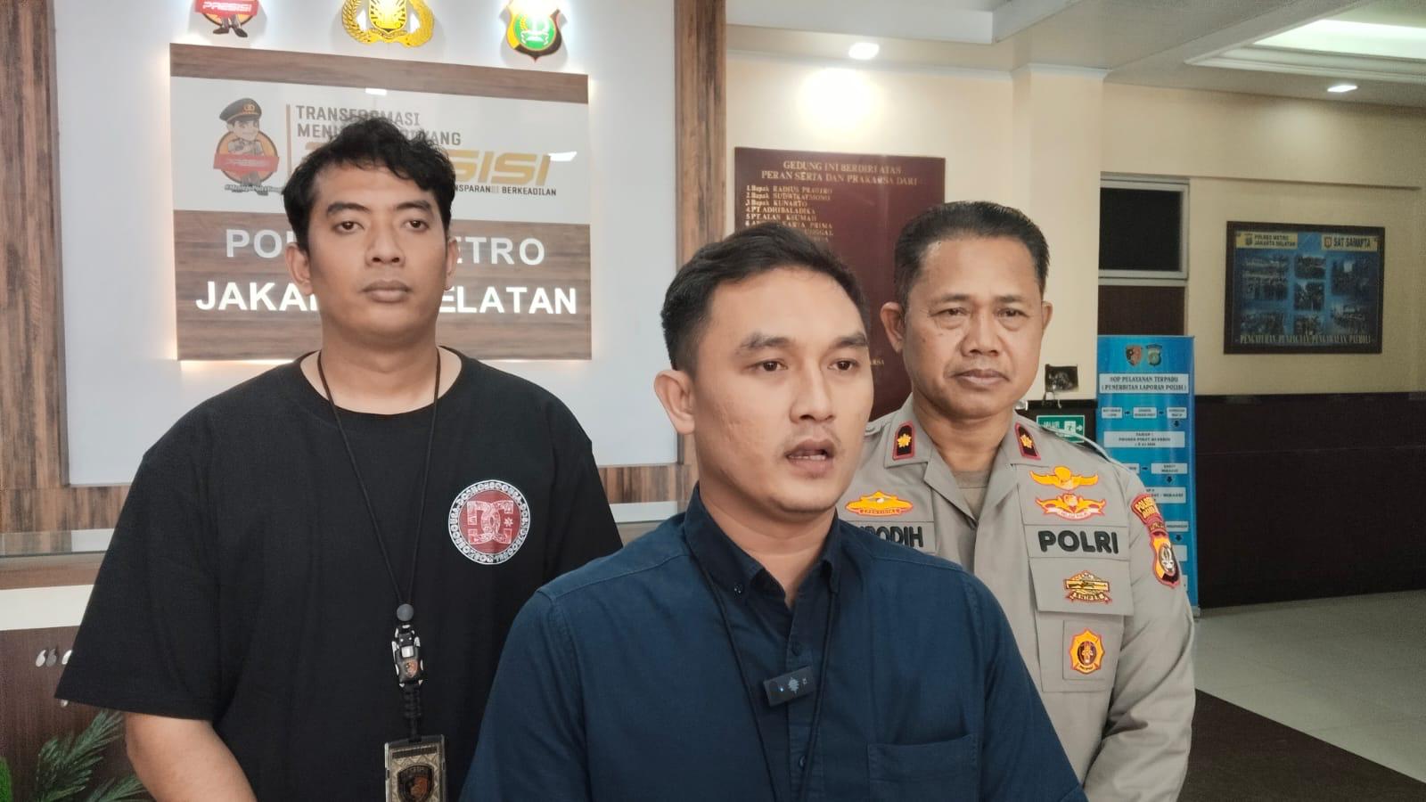 Wakasat Reskrim Polres Metro Jakarta Selatan AKP Igo Fazar Akbar mengungkap kasus pencurian Handphone di Kebayoran Baru.