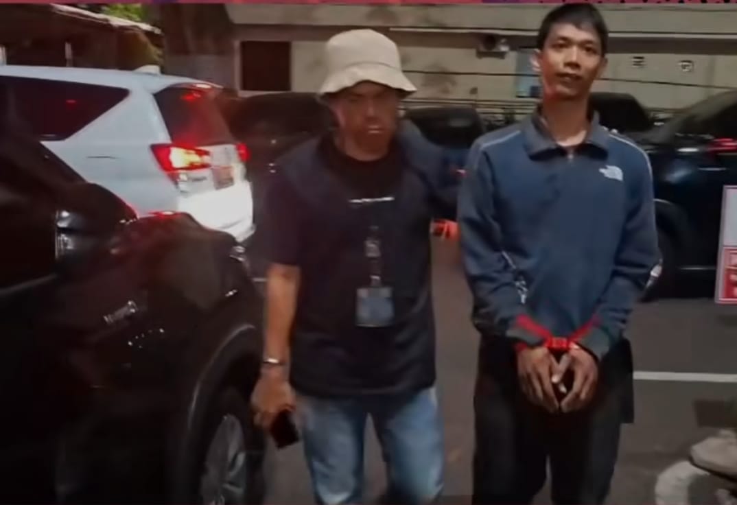 Eks karyawan restoran berinisial ML Ditangkap polisi karena nekat mencuri di eks tempat kerjanya.