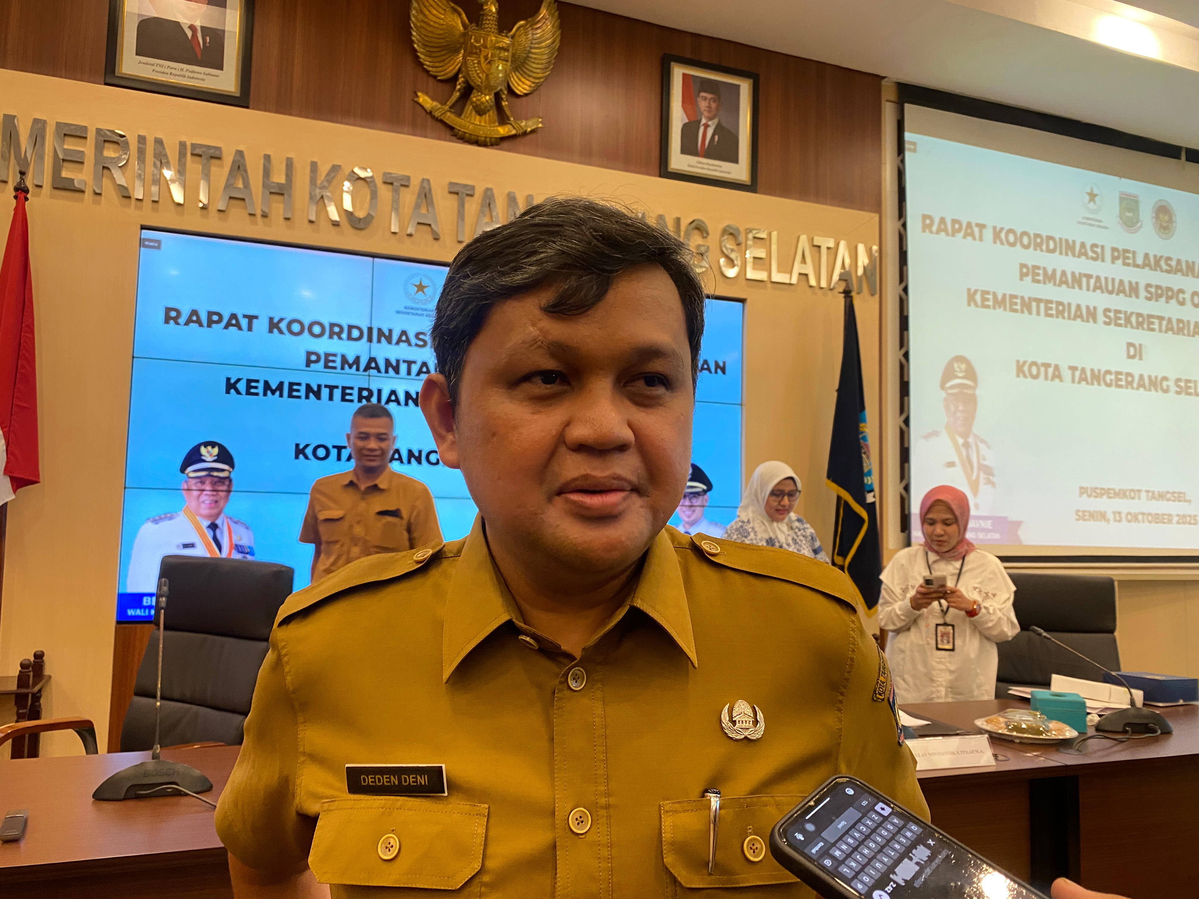 Kepala Dinas Pendidikan dan Kebudayaan (Disdikbud) Kota Tangsel Deden Deni saat diwawancarai terkait MBG di Kota Tangsel,