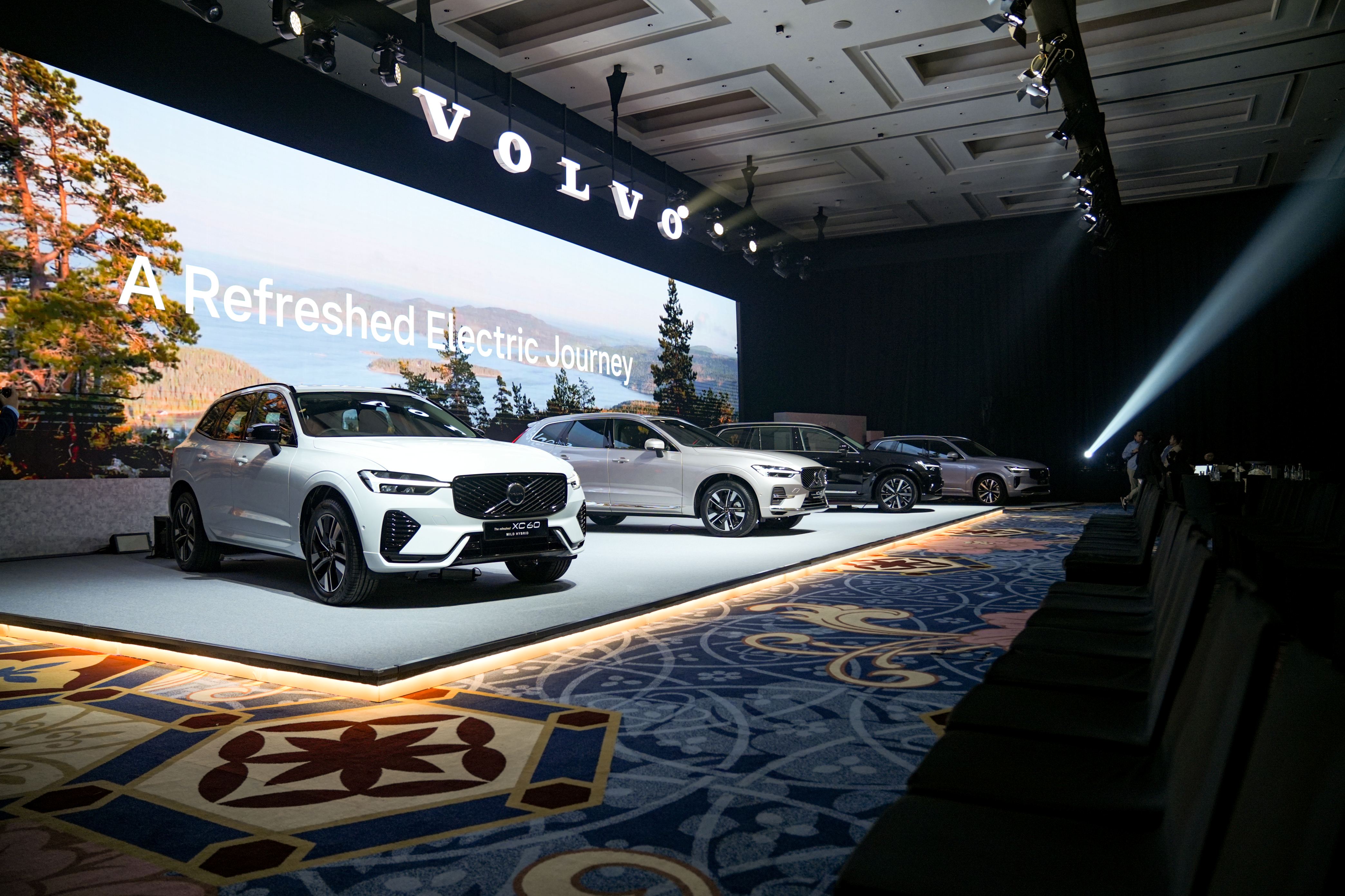 Volvo Car Indonesia resmi memperkenalkan jajaran kendaraan listrik terbarunya dalam acara bertajuk A Refreshed Electric Journey di Hotel Fairmont Jakarta, Kamis (16/10).