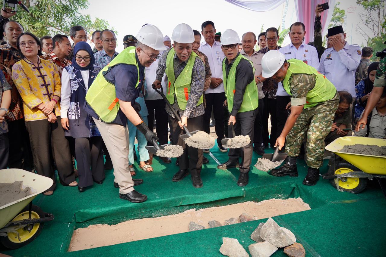 Lakukan Peletakan Batu Pertama Pembangunan Gudang dan Gerai Kopdes Merah Putih di 800 Titik, Menkop: Keterlibatan TNI Percepat Proses Konstruksi