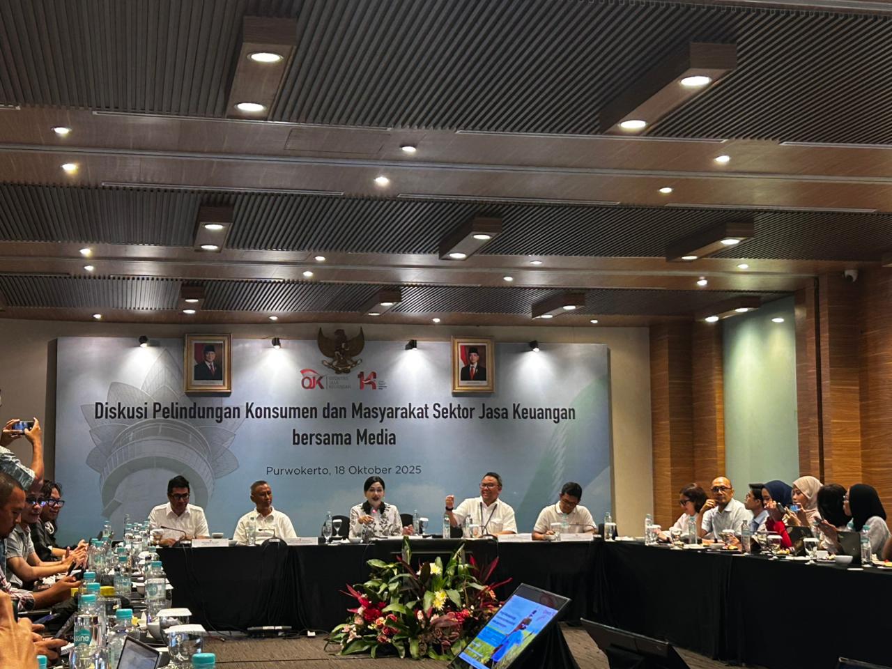 OJK mengadakan sesi diskusi bersama media terkait inklusi keuangan hingga kasus-kasus penipuan di bidang keuangan.