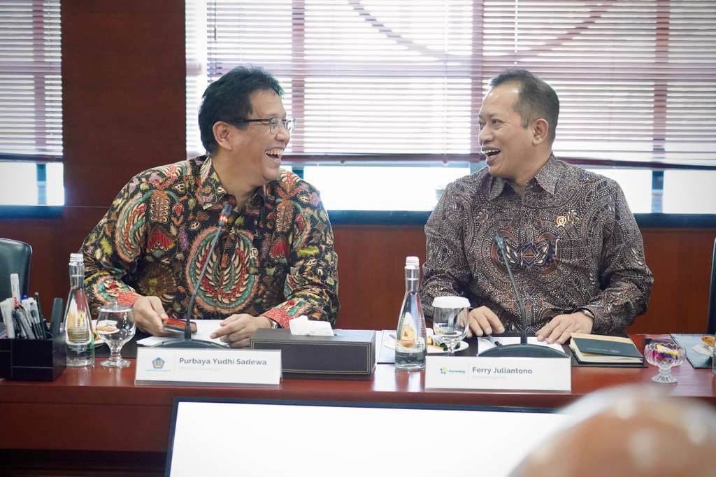 Menkop Ferry Juliantono (kanan) bersama Menteri Keuangan Purbaya Yudhi Sadewadi Kementerian Keuangan, Jakarta, Kamis (23/10).