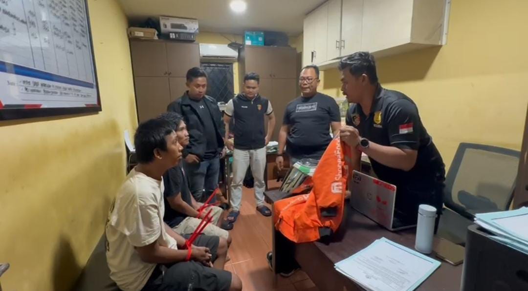 Polisi mengamankan dua pelaku curanmor yang beraksi di Jalan Krendang Selatan, Tambora, Jakarta Barat.